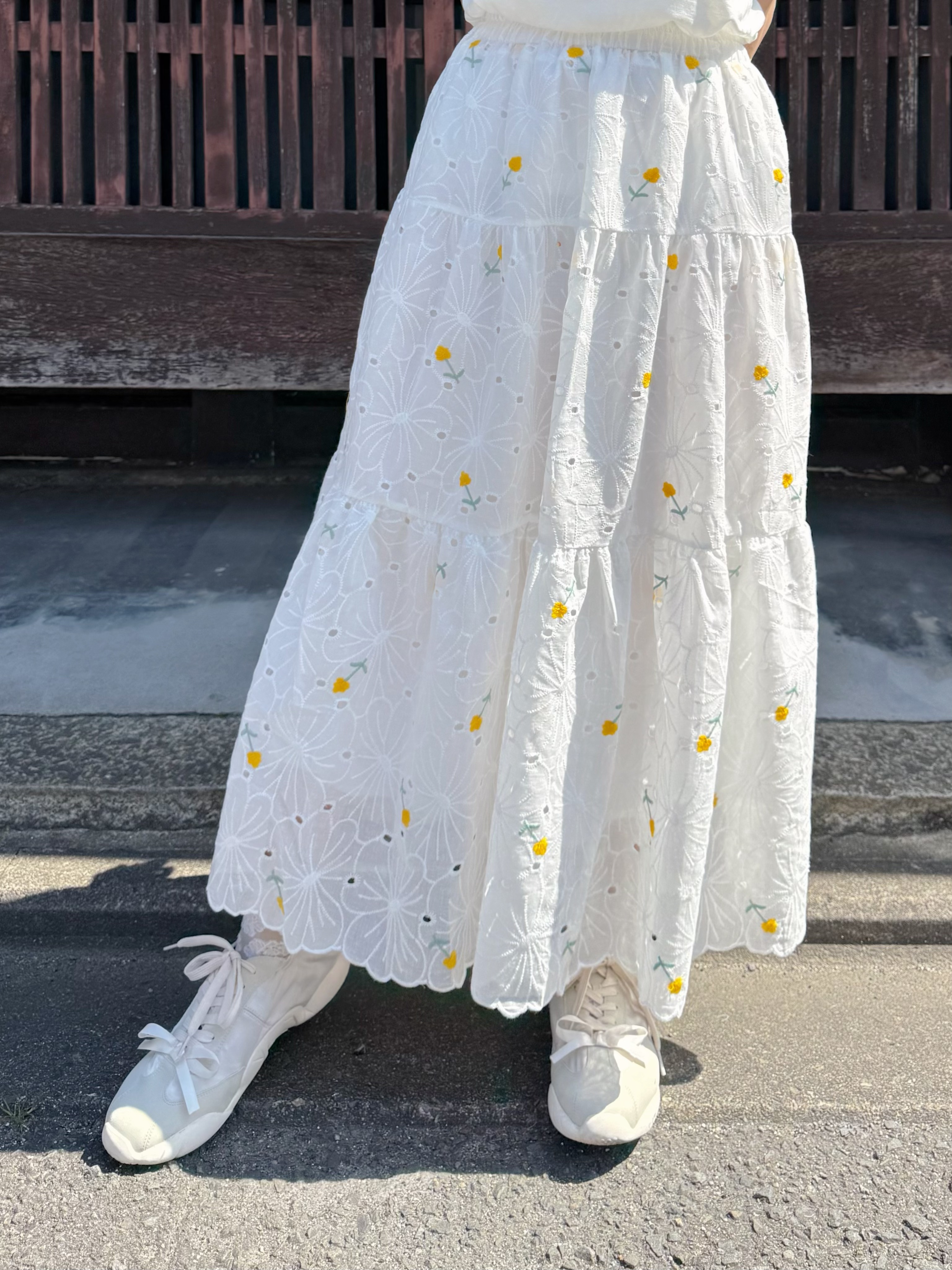 2色•刺繡小花鏤空長款半身裙