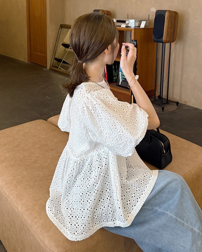 2色•泡泡袖刺繡鏤空綿上衣