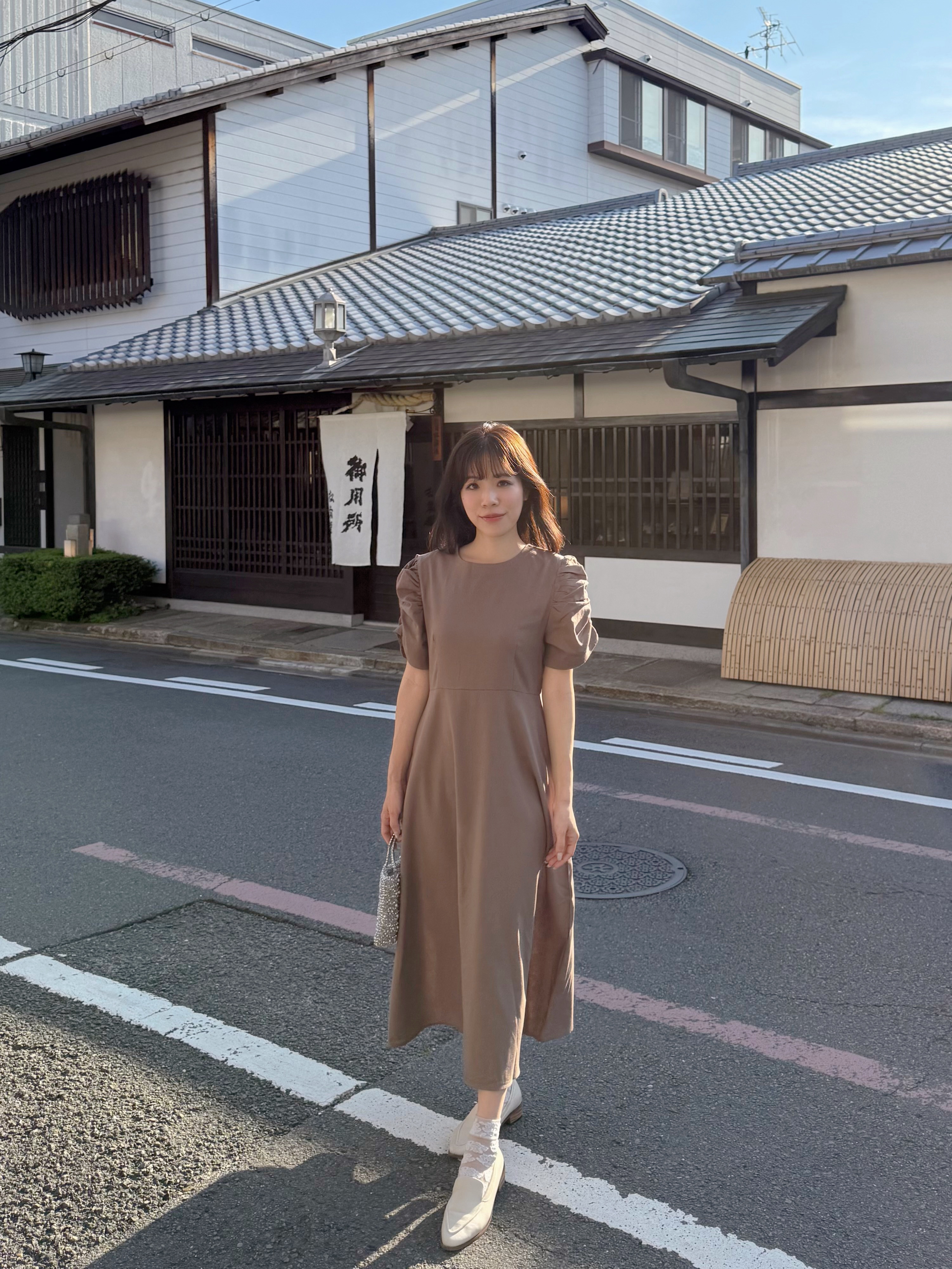 2色•淨色簡約公主袖修腰連身裙