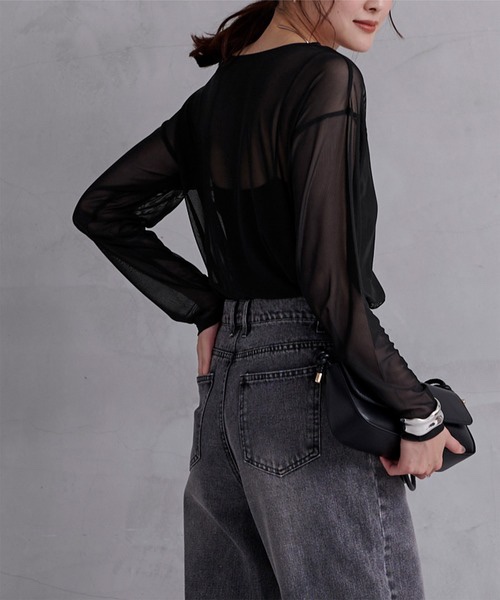 半透款寬領上衣