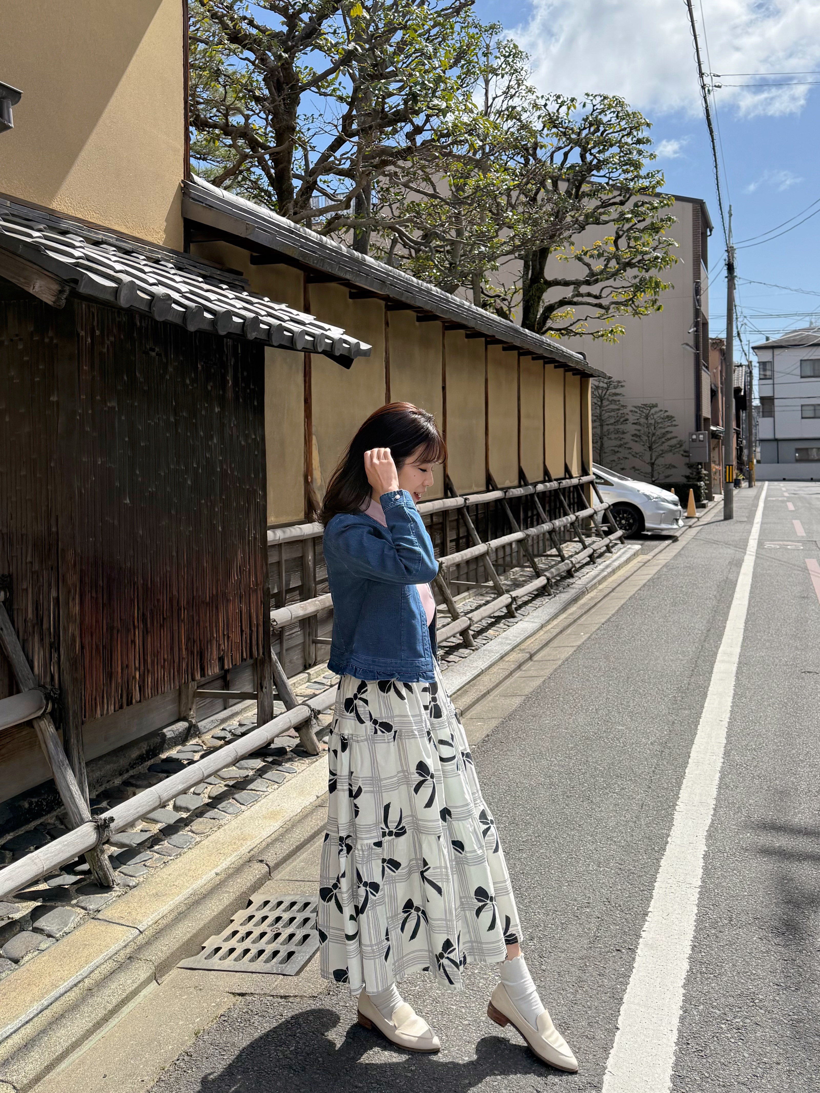 波浪壓摺拉鍊牛仔外套