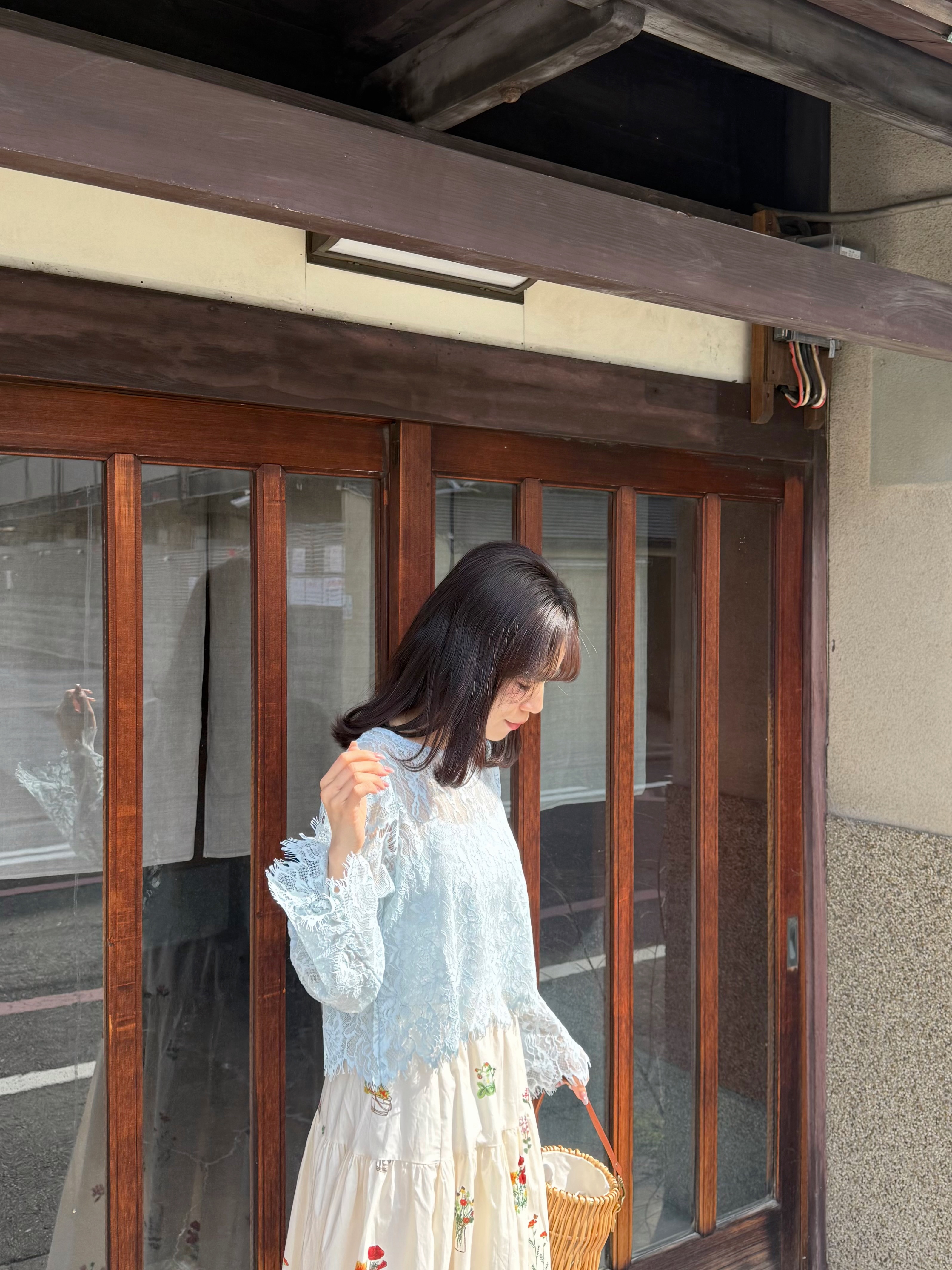 蕾絲喇叭袖上衣