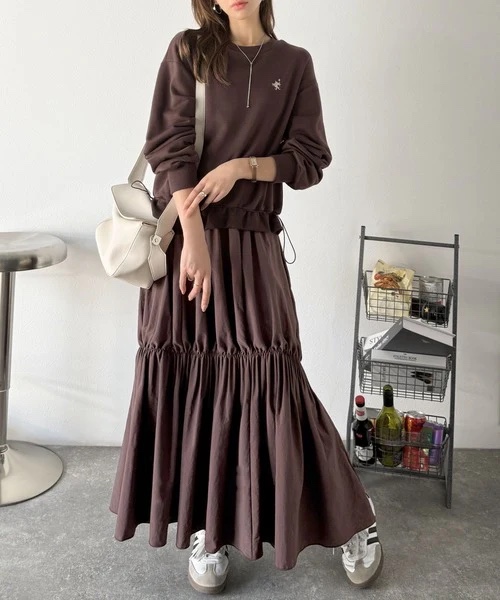 胸前刺繡拼接連身裙