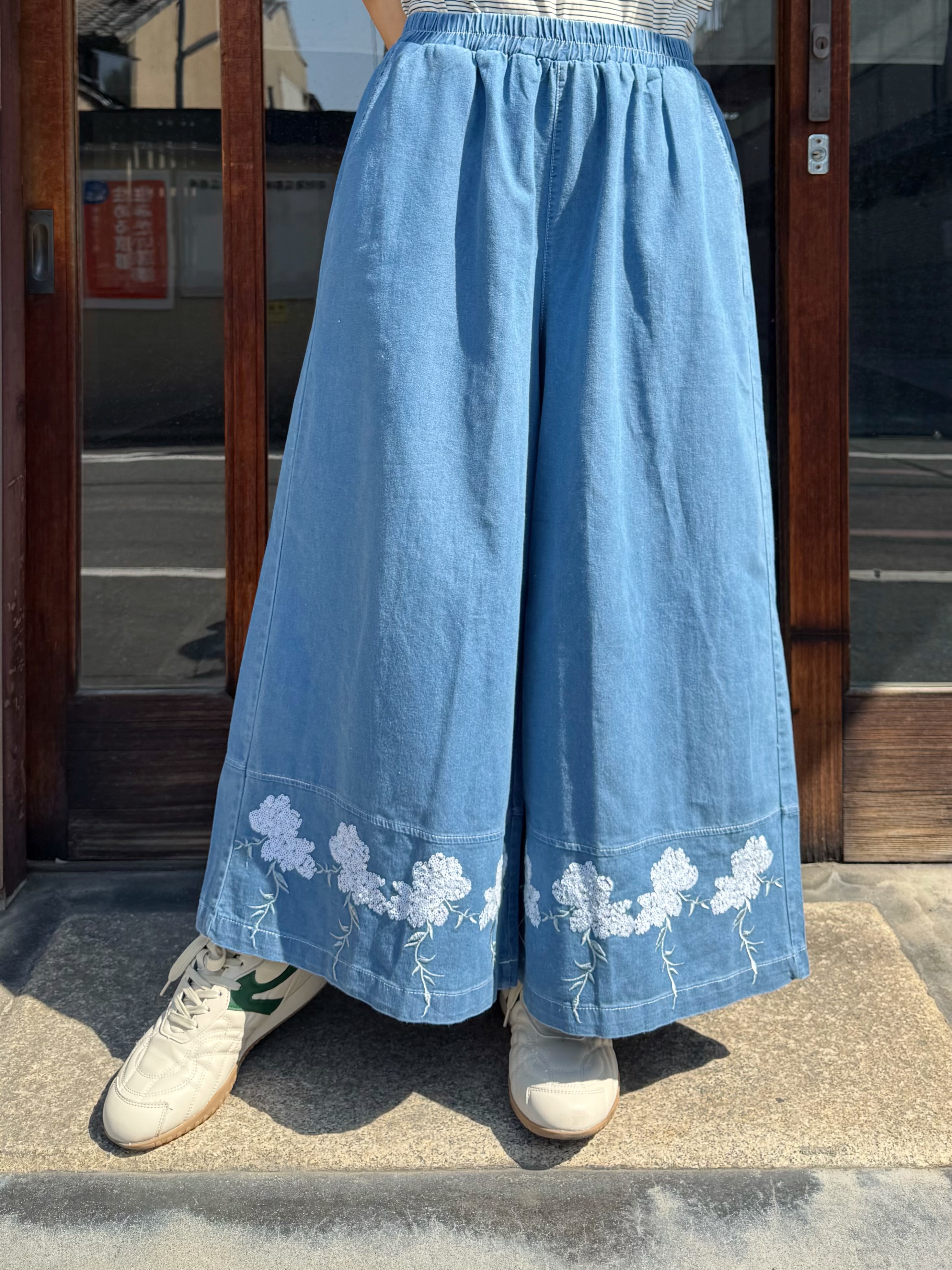 2色•刺繡珠片花薄牛仔闊腳褲