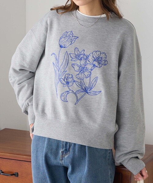 5色•花卉刺繡圓領衛衣