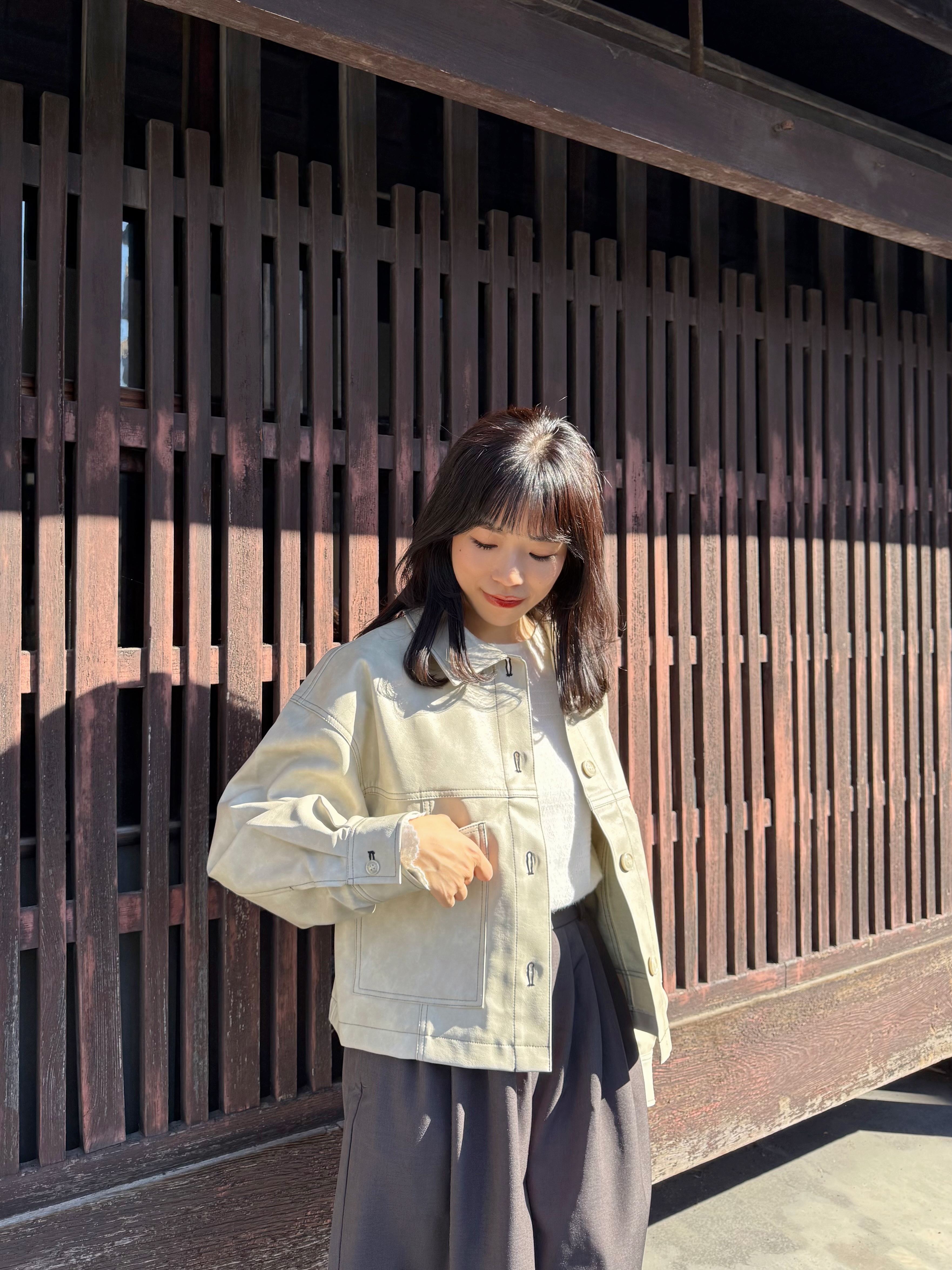 4色•仿皮車線短款外套