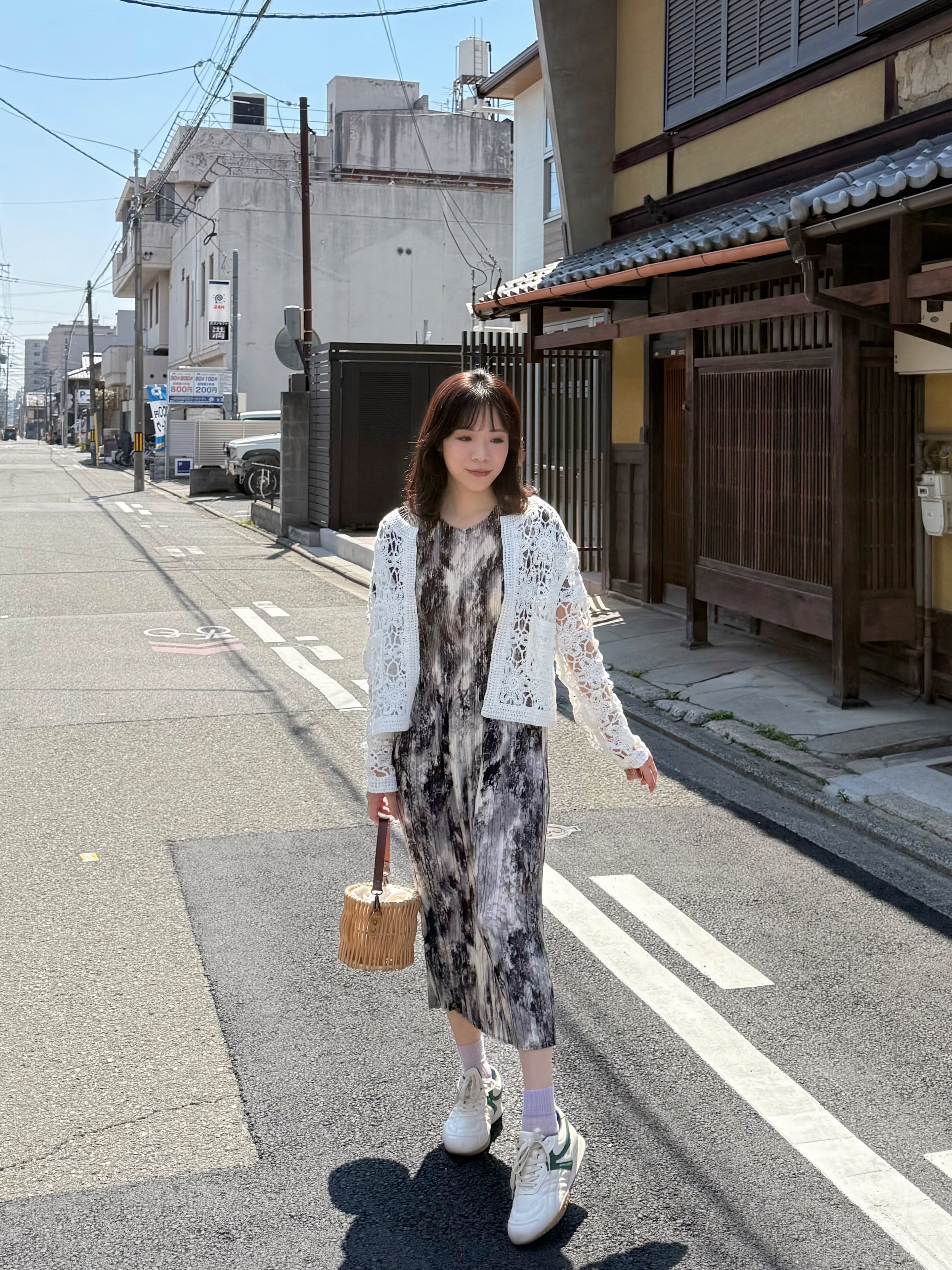 鏤空鈎花圓領外套