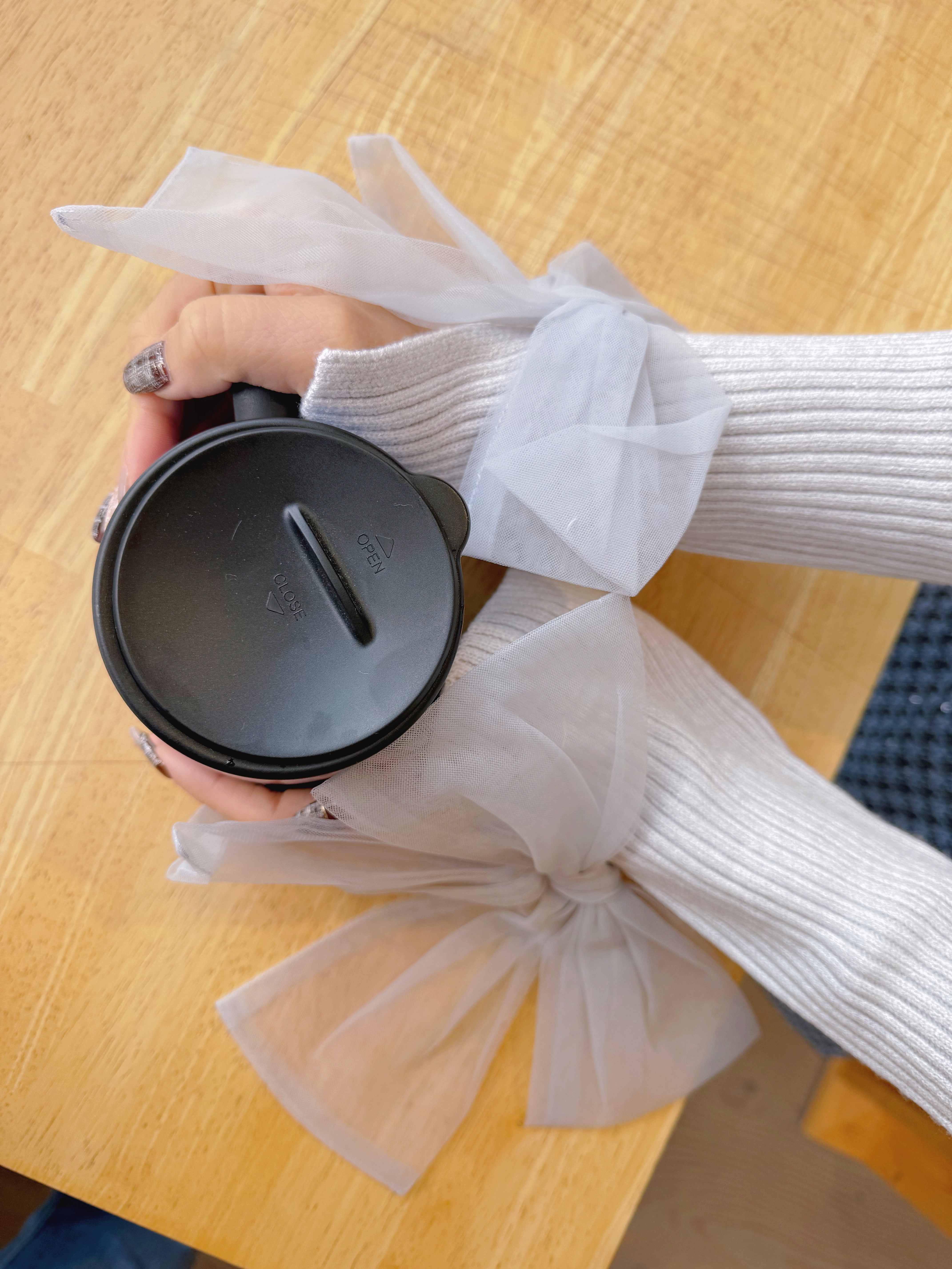 4色•紗蝴蝶結袖針織上衣