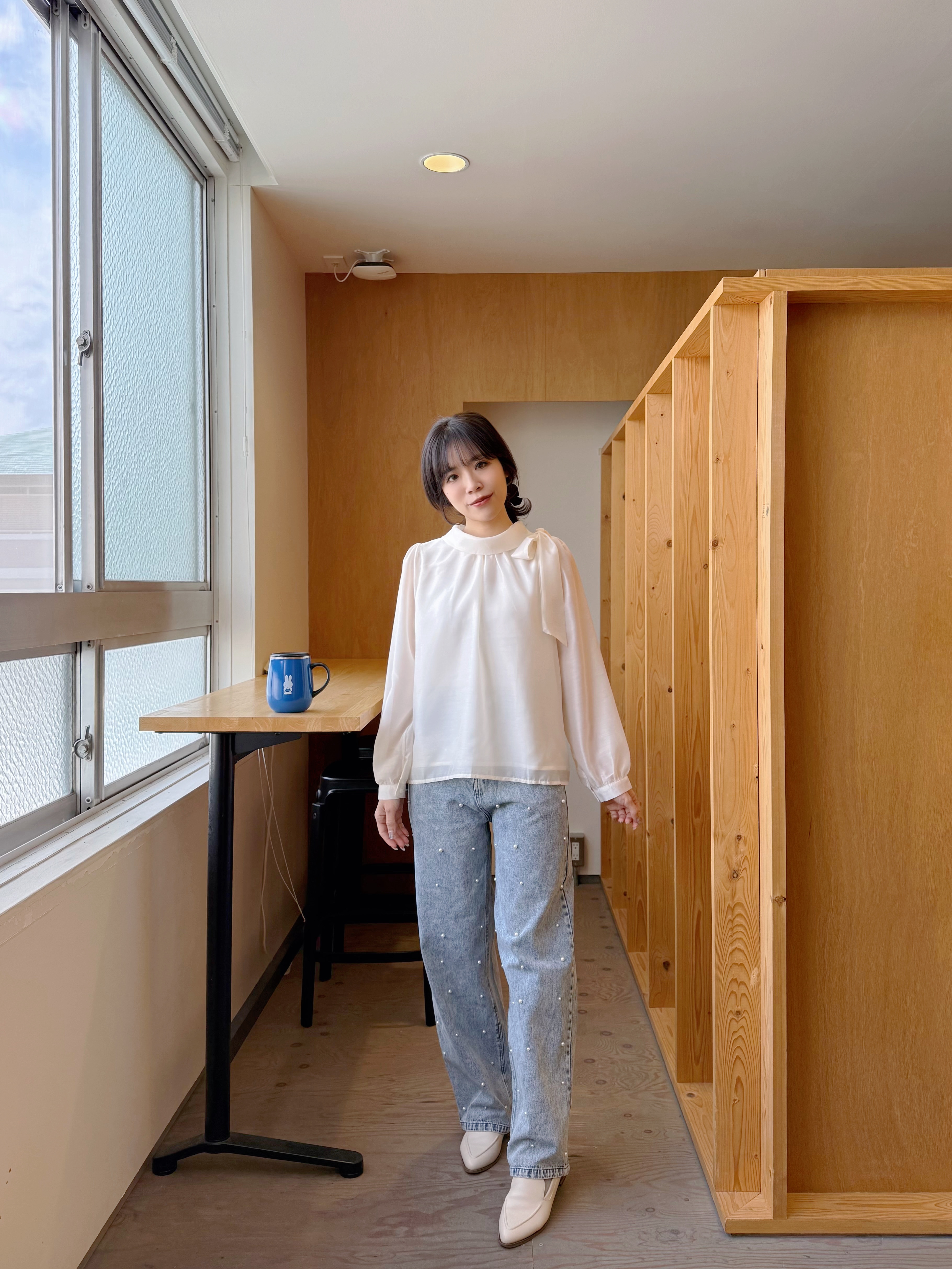 光澤面側蝴蝶結領上衣