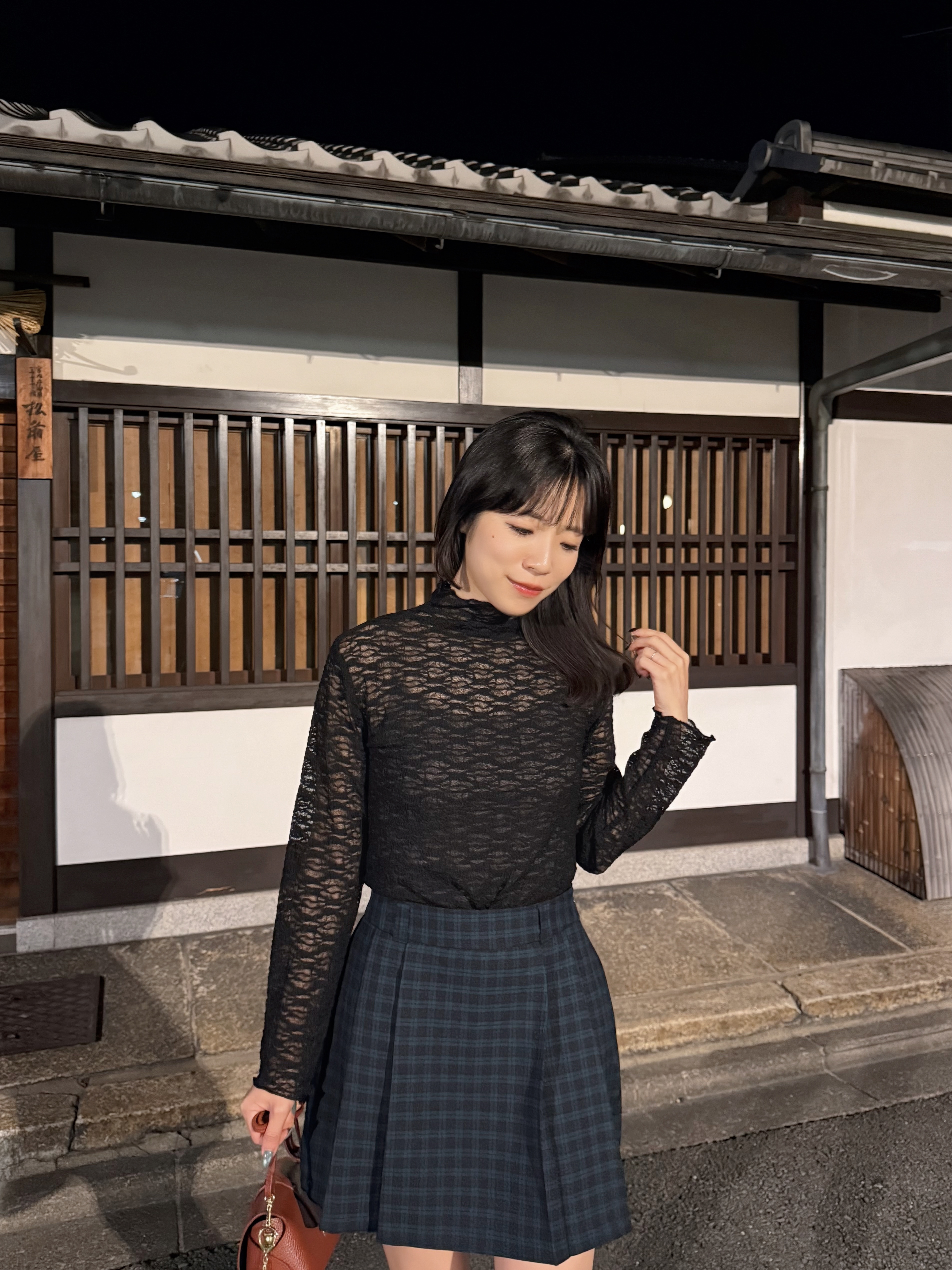 木耳邊小企領半透蕾絲上衣