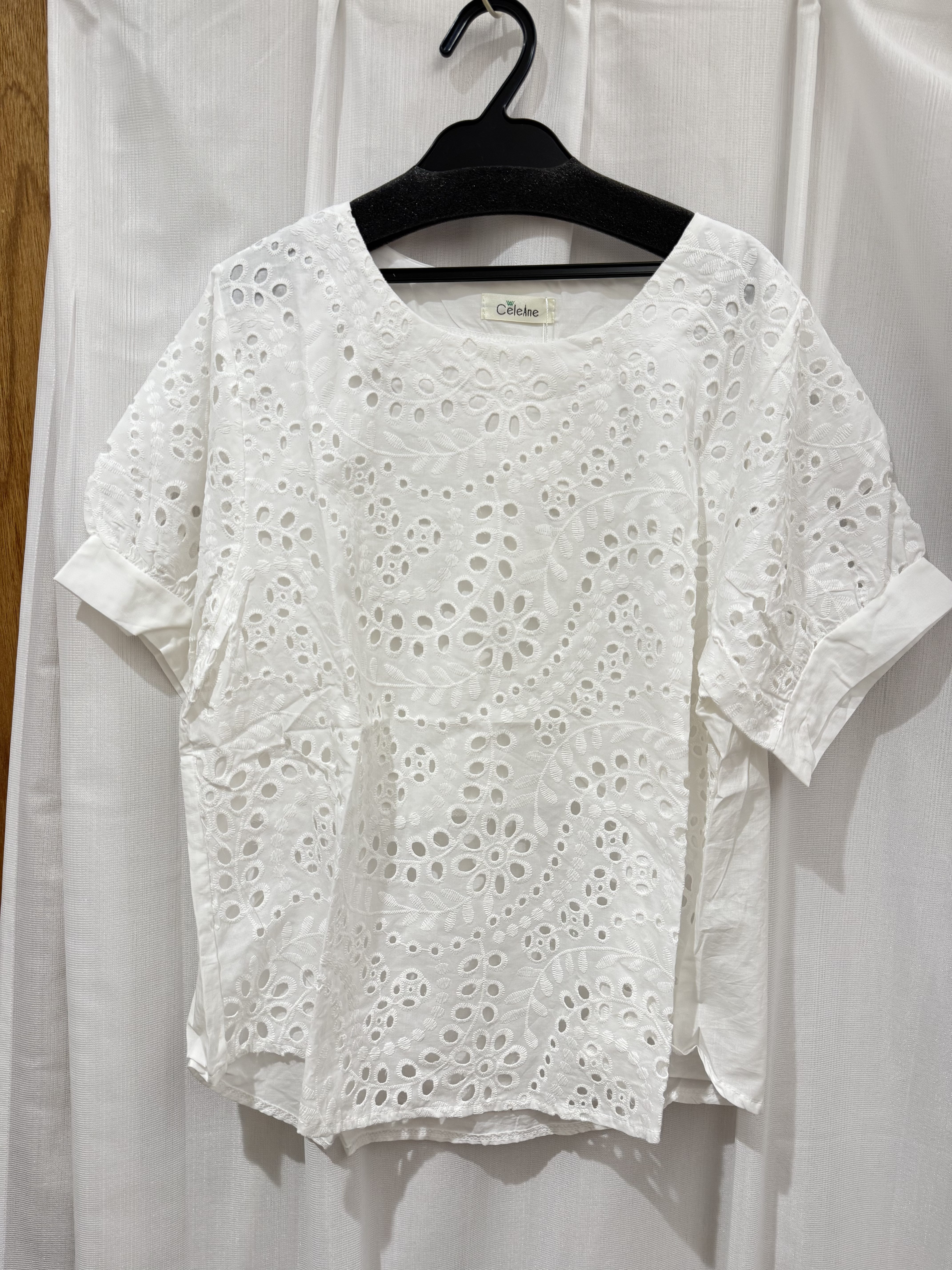 鏤空刺繡花純綿上衣