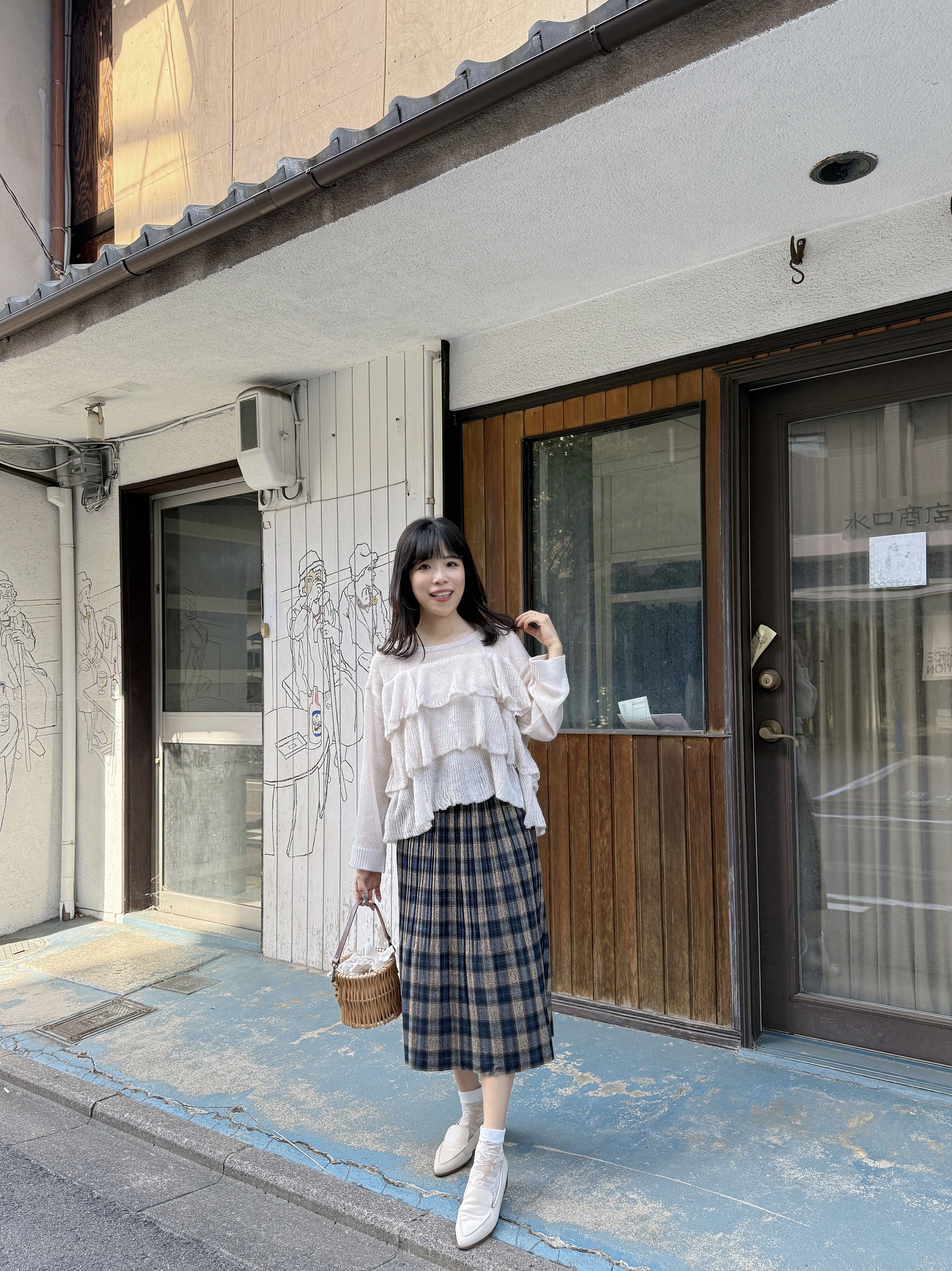 波浪層層鏤空上衣