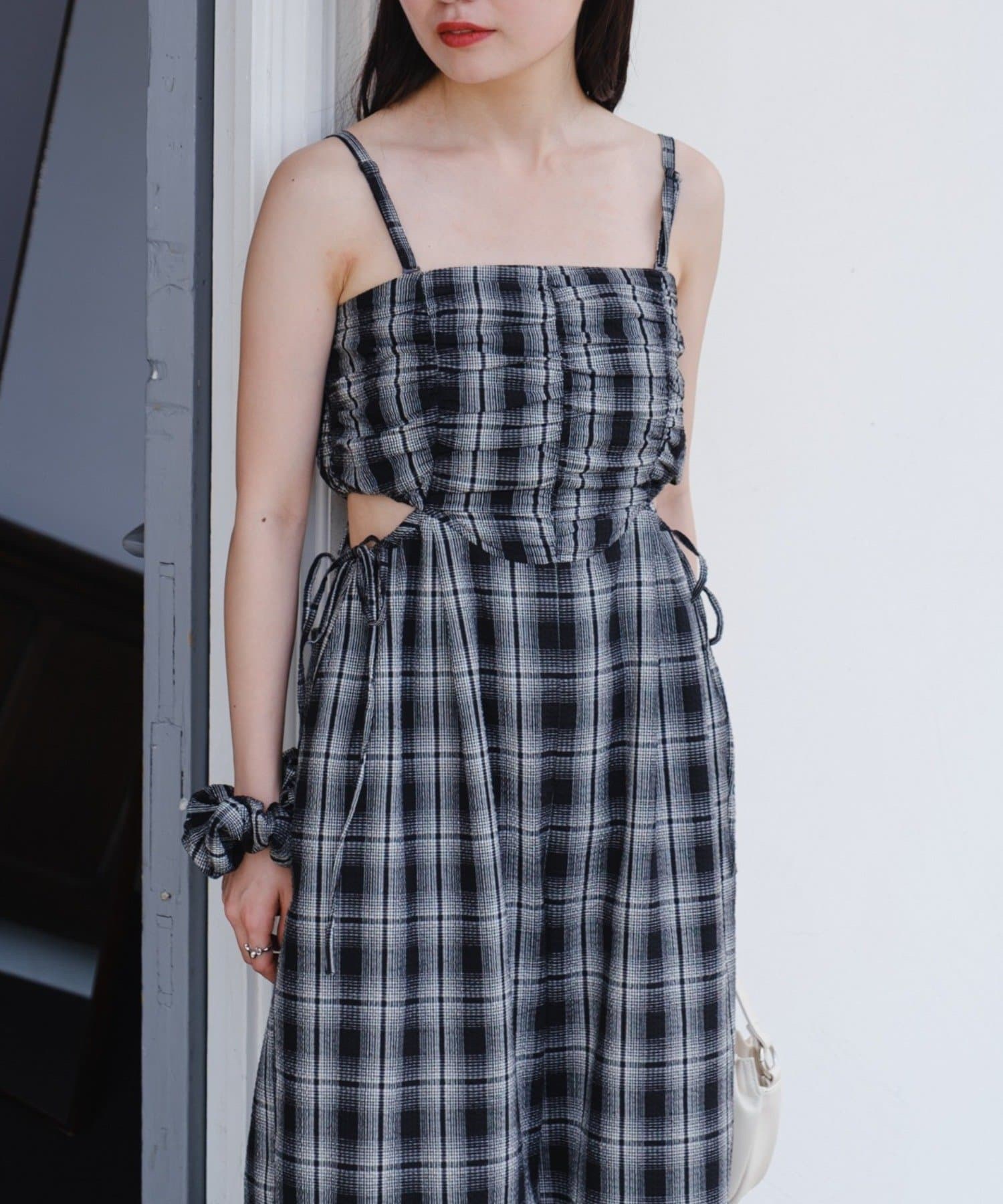 黑白格吊帶連身褲 + 髮圈套裝