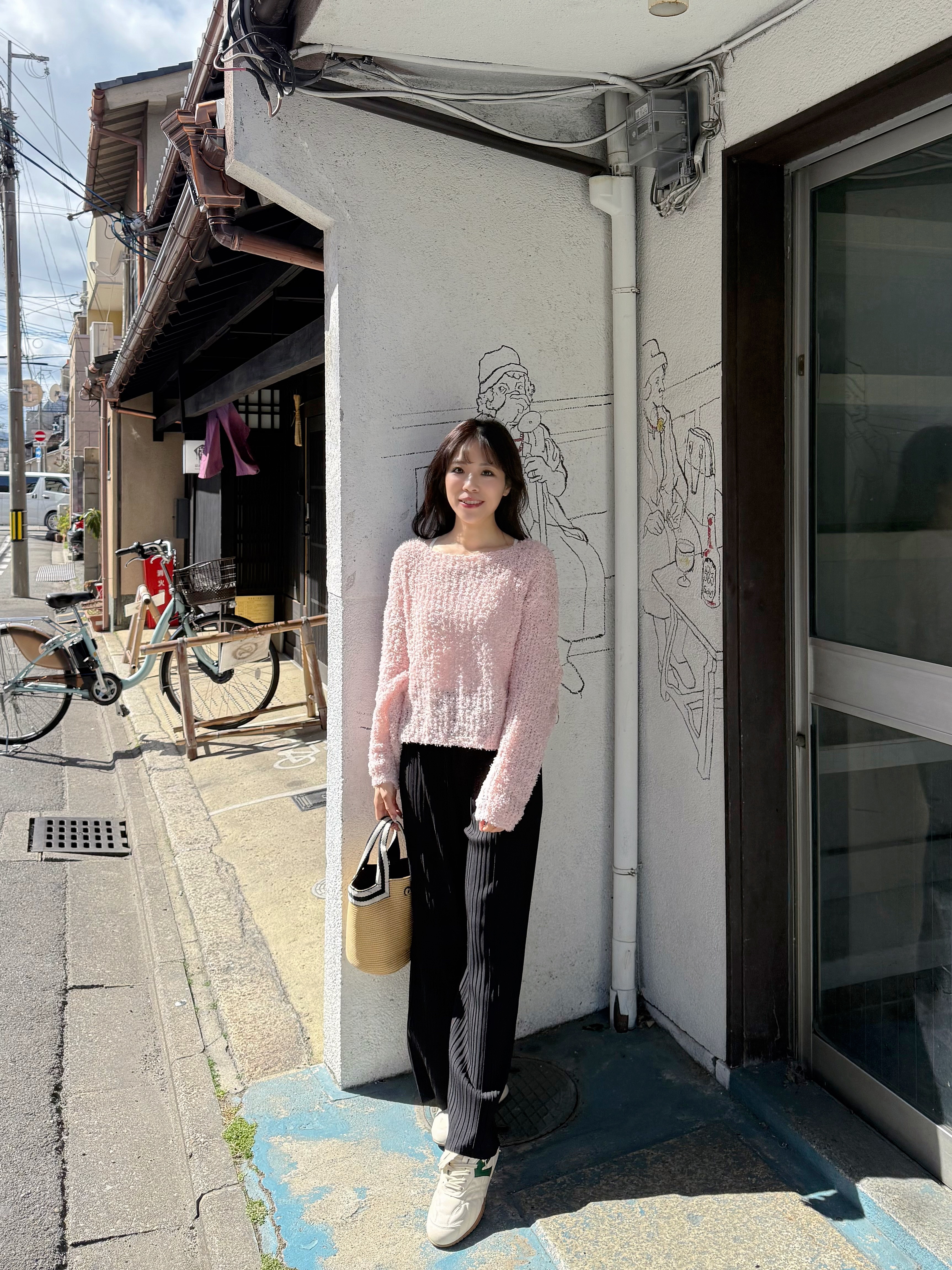 4色•寬領薄款糖果色上衣