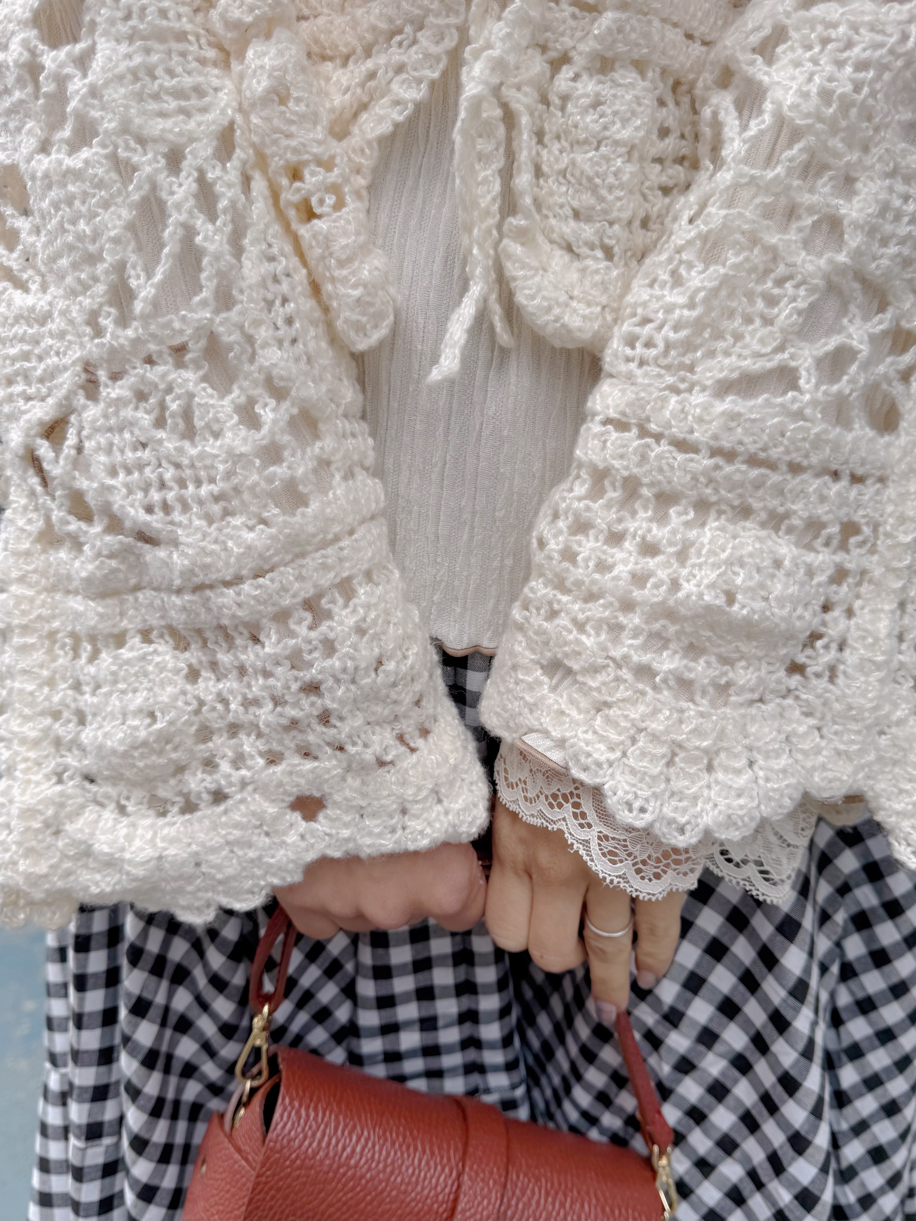 SpecialPrice•鏤空鈎花傘袖外套上衣