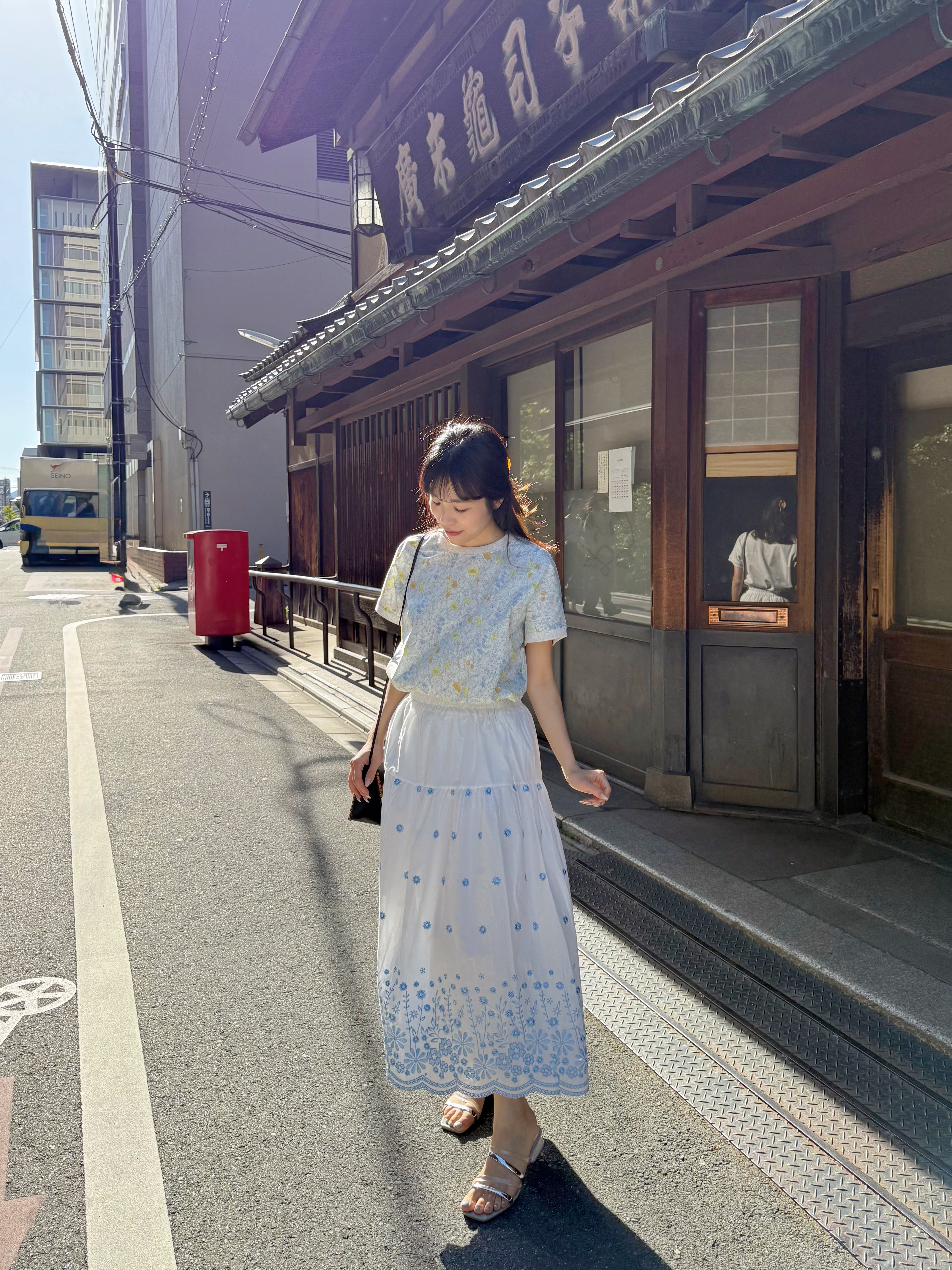 淡色清新花花上衣