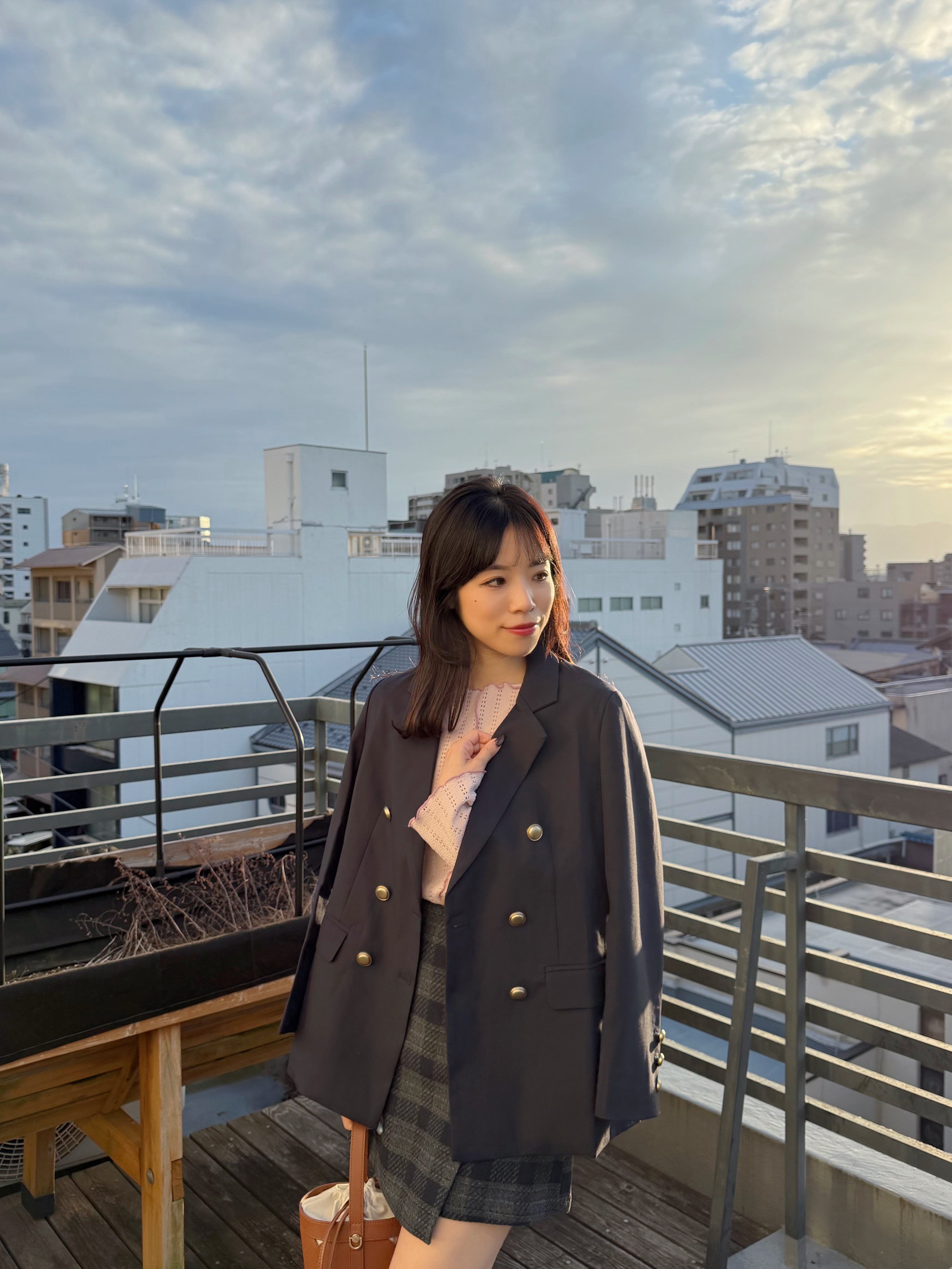 金扣後開叉西裝外套