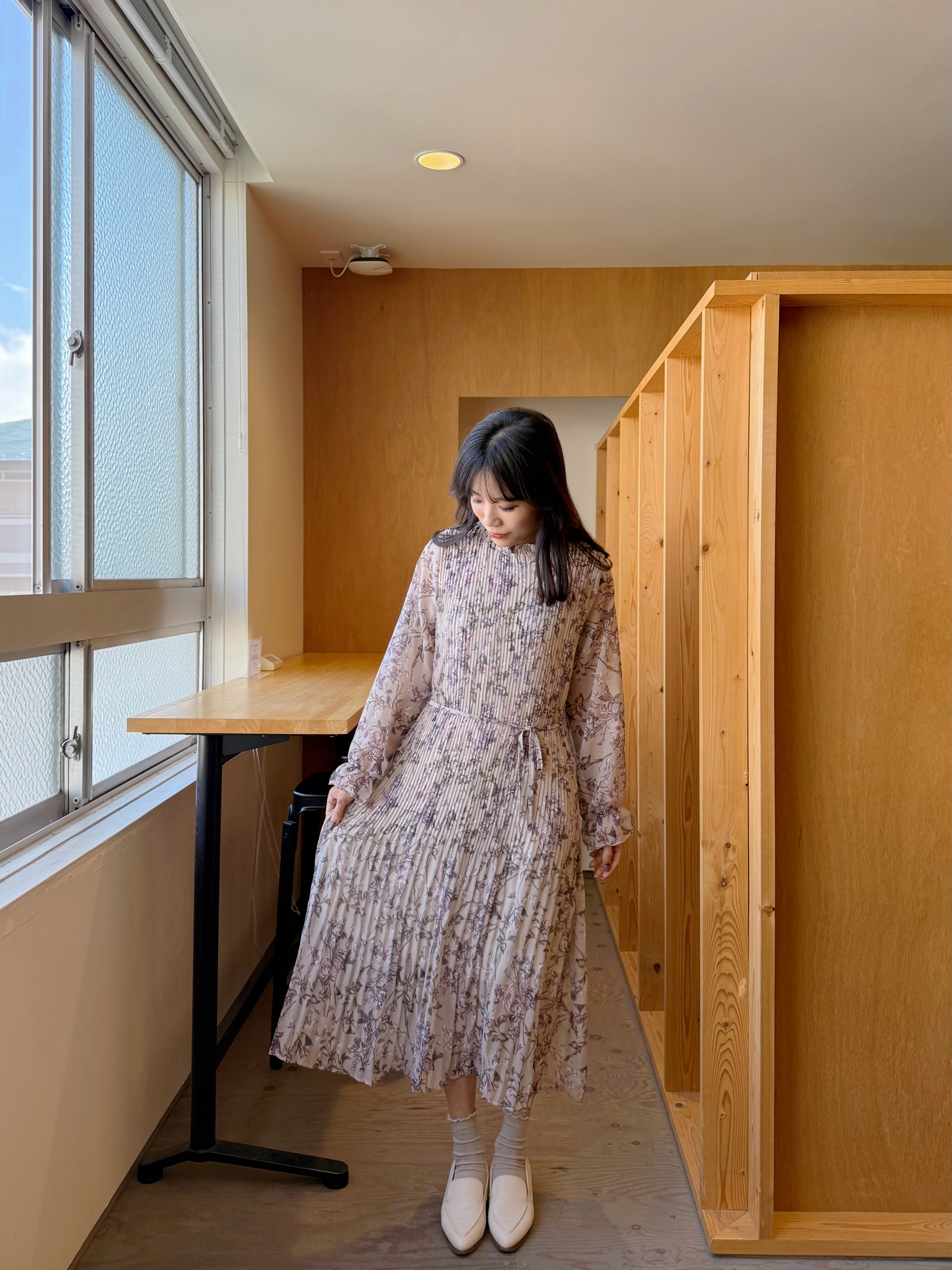 百褶印花雪紡蝴蝶結腰帶連身裙