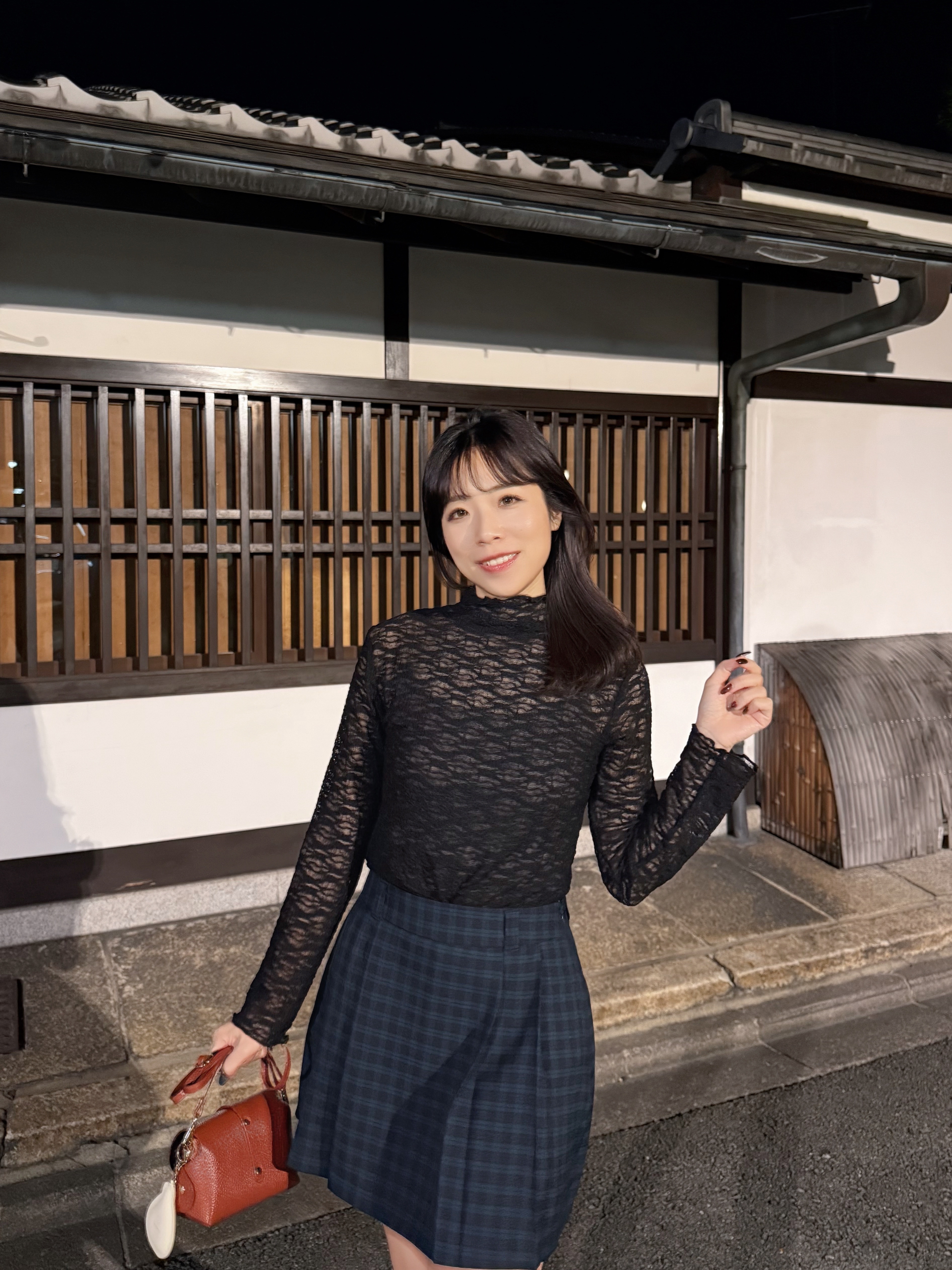 木耳邊小企領半透蕾絲上衣