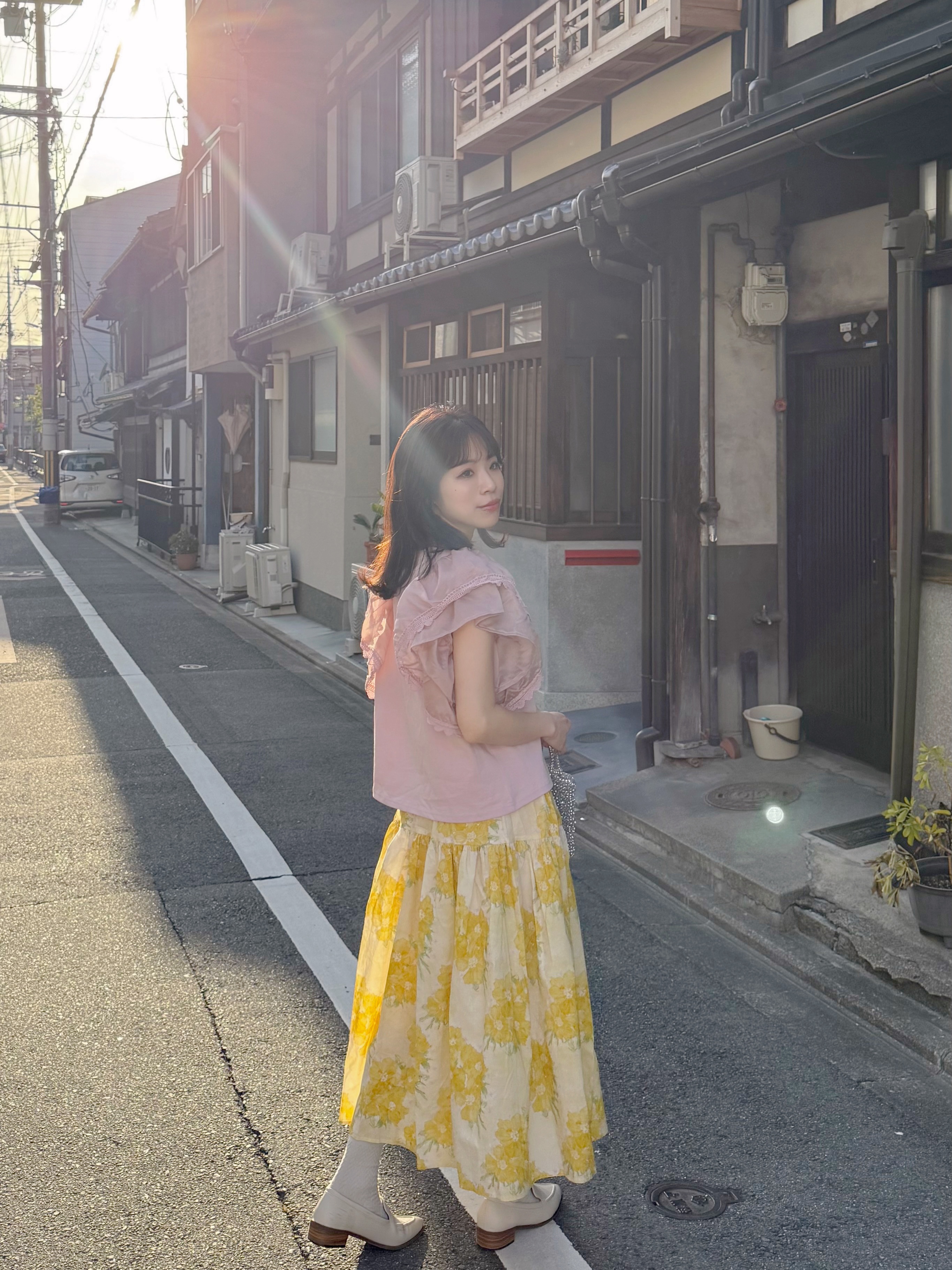2色•波浪傘袖蕾絲車邊Tee