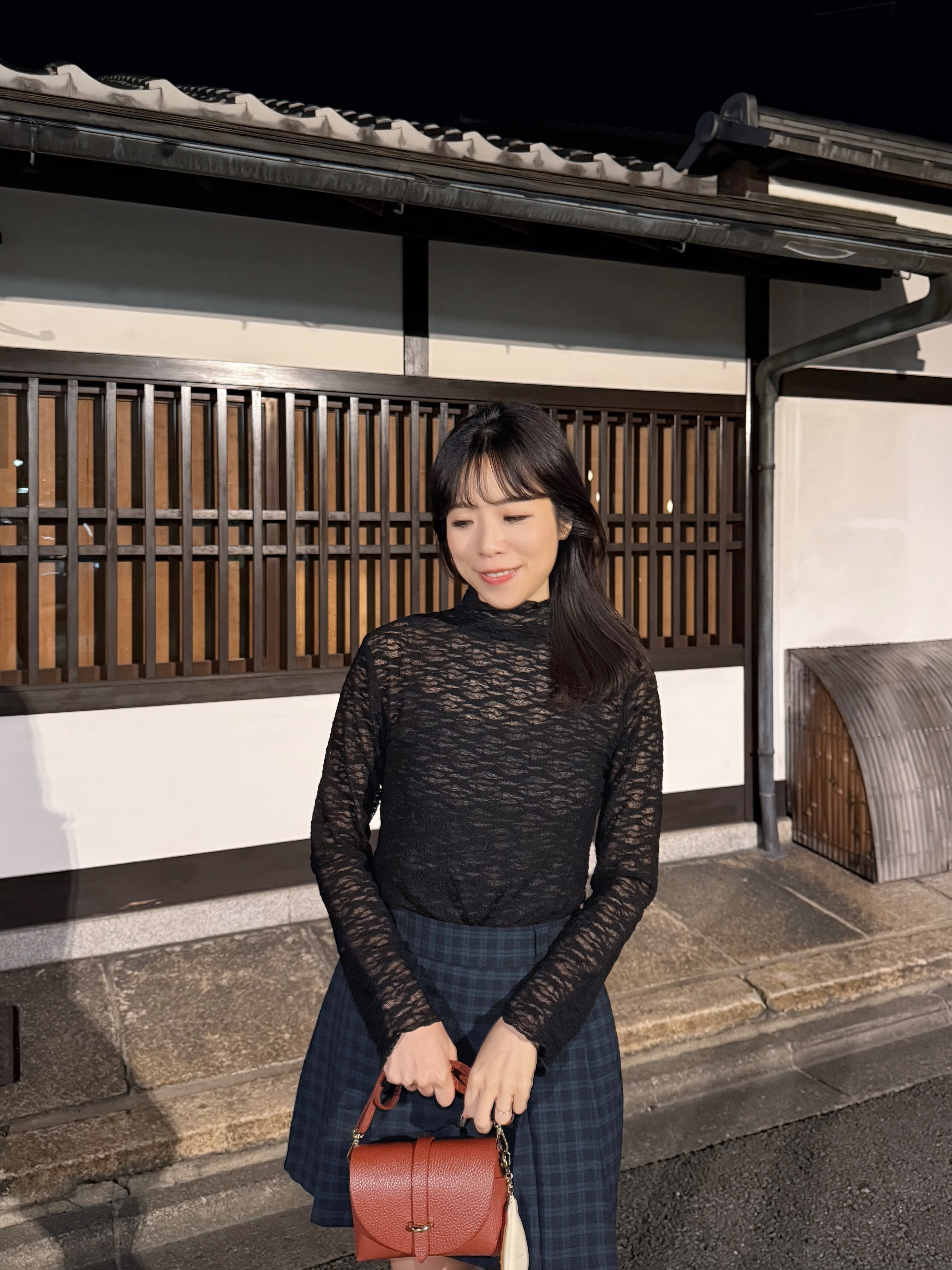 木耳邊小企領半透蕾絲上衣