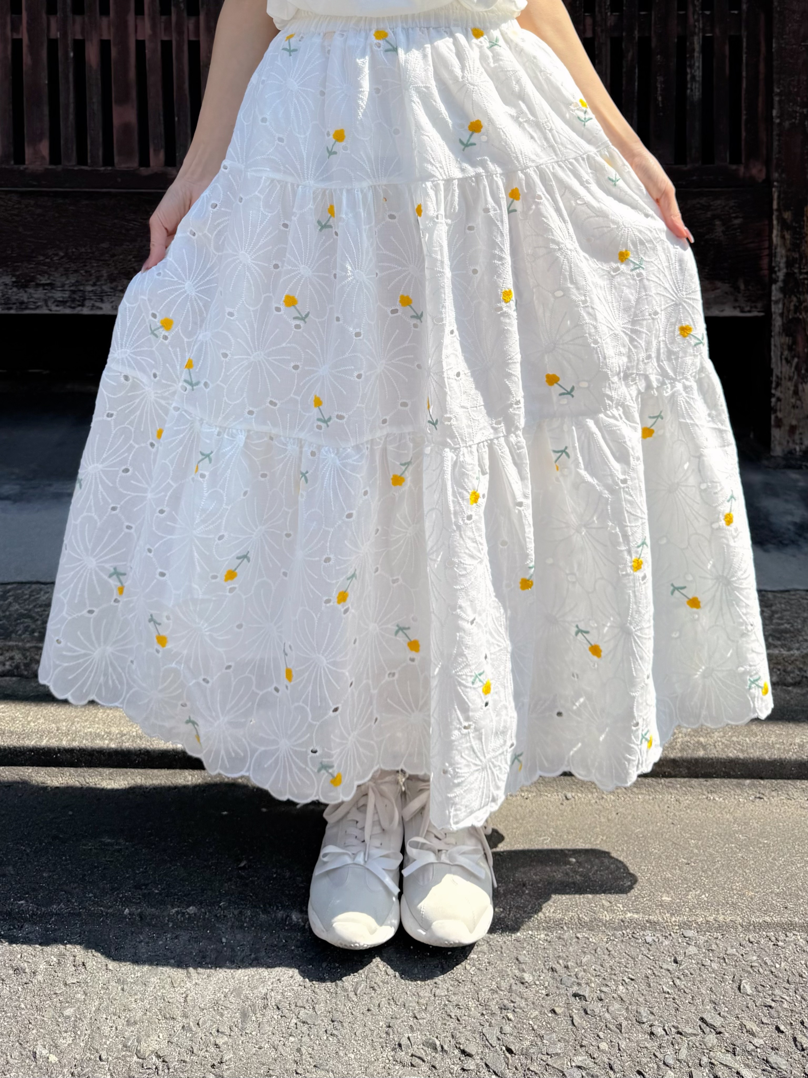 2色•刺繡小花鏤空長款半身裙