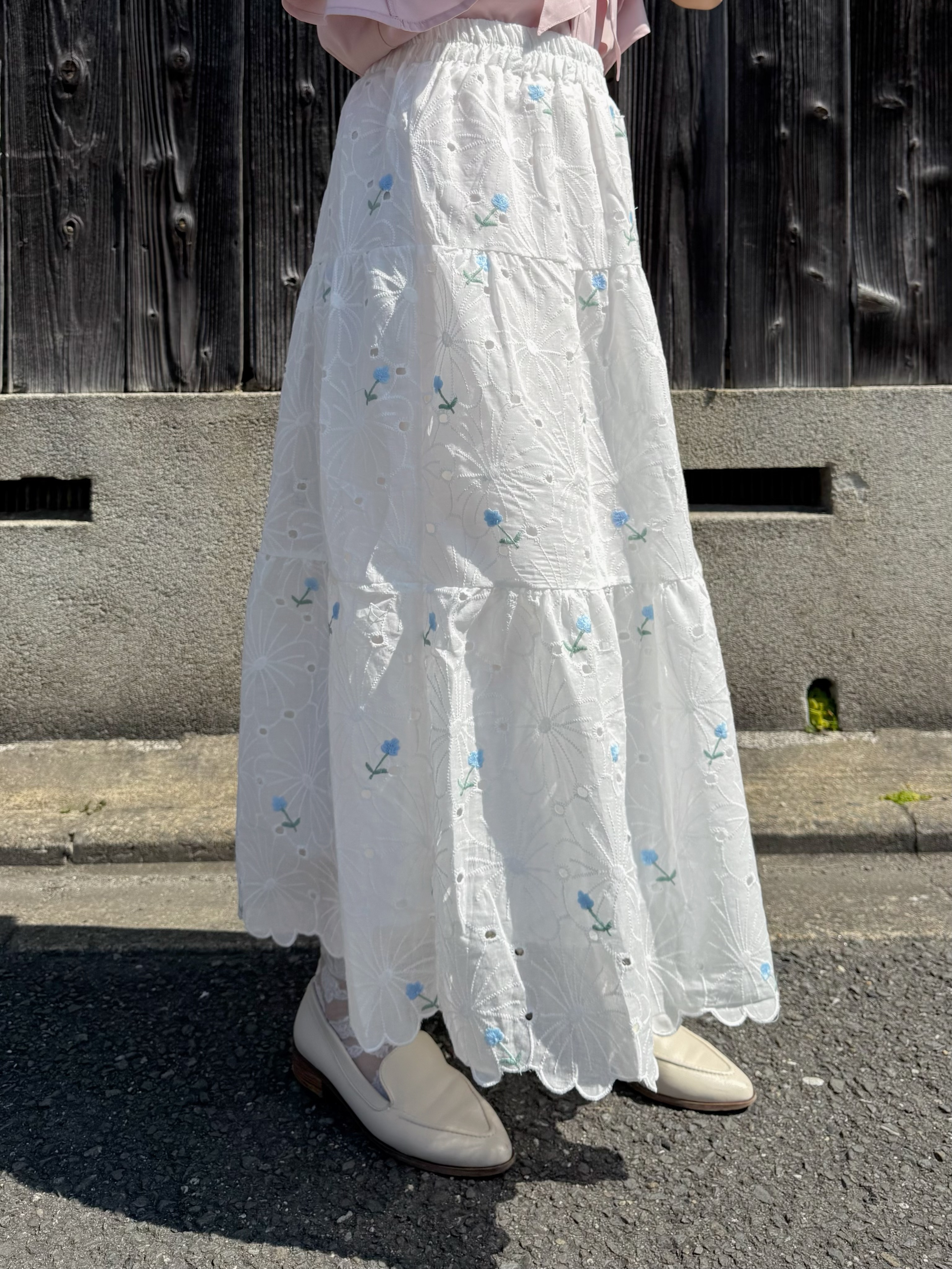 2色•刺繡小花鏤空長款半身裙