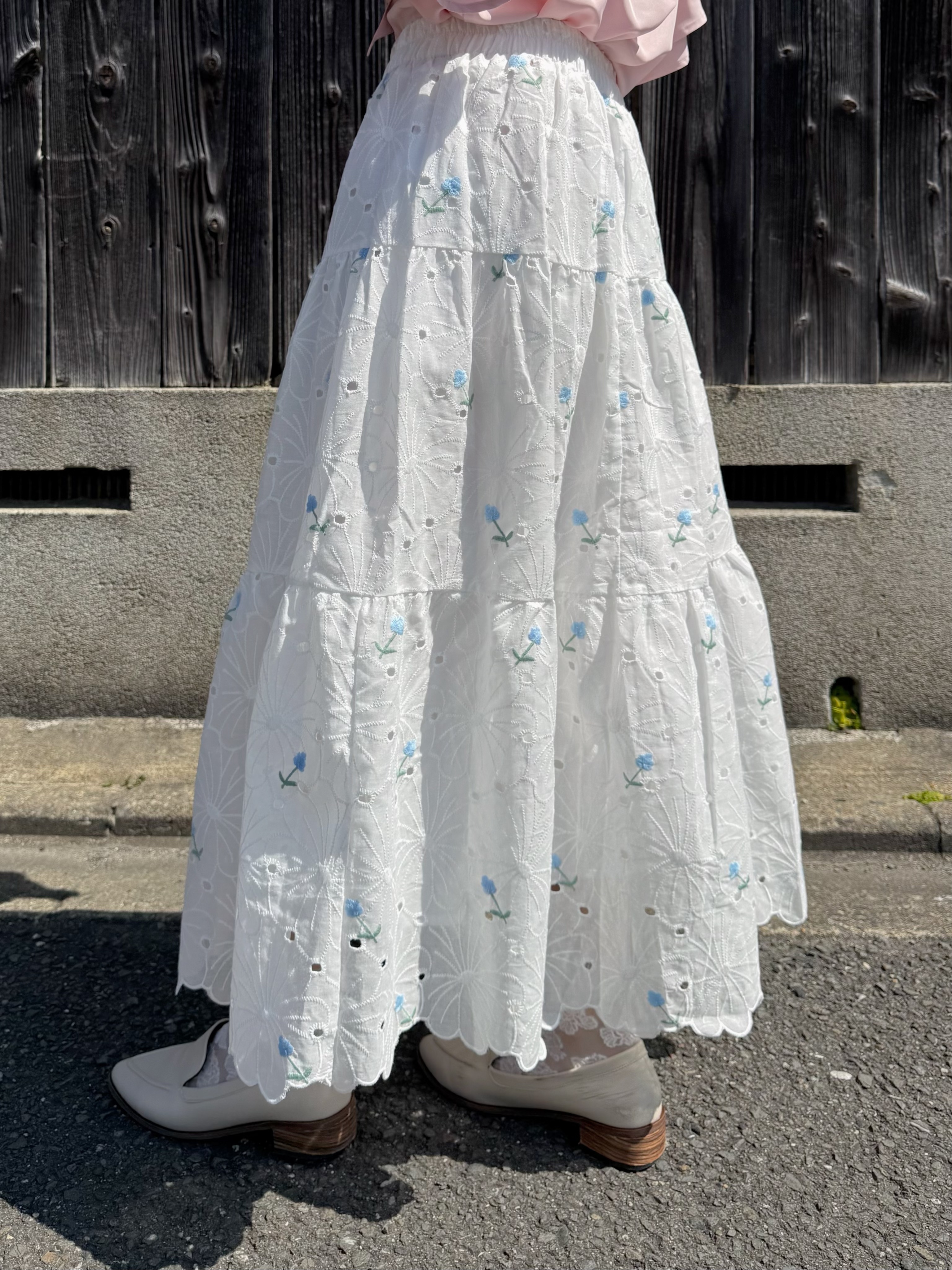 2色•刺繡小花鏤空長款半身裙