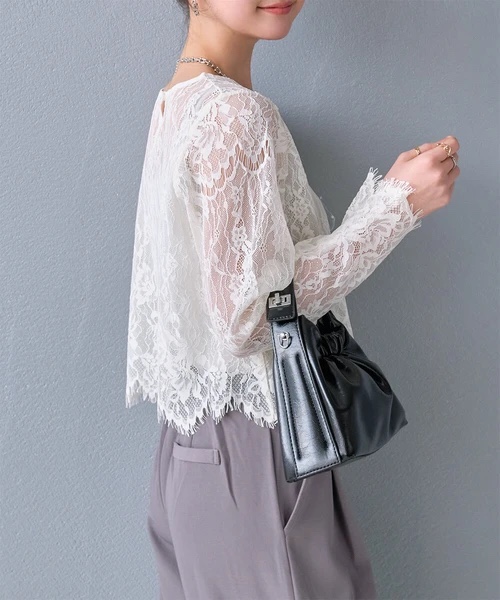 蕾絲喇叭袖上衣