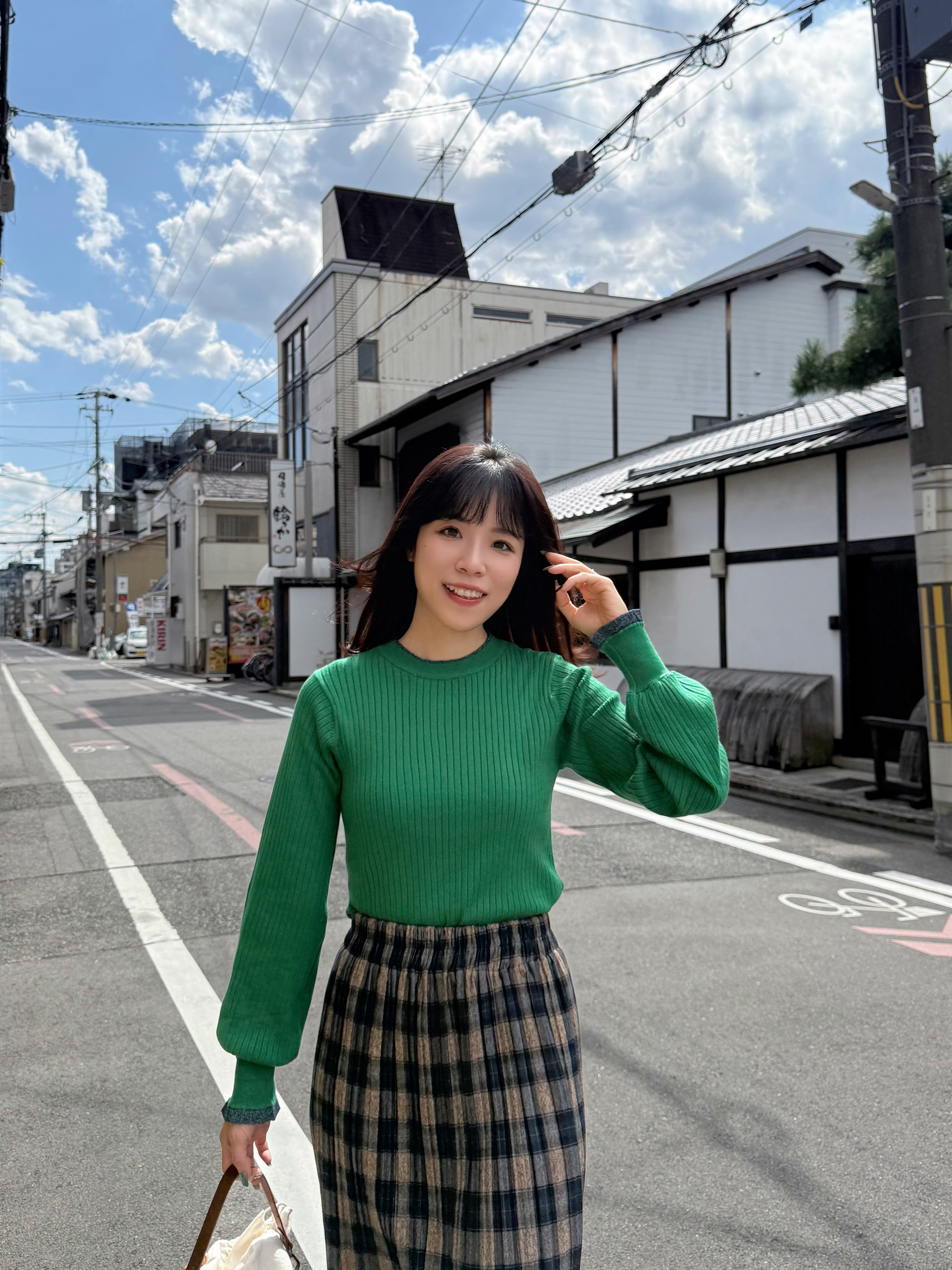 14色•領位微閃拼色泡泡袖針織上衣