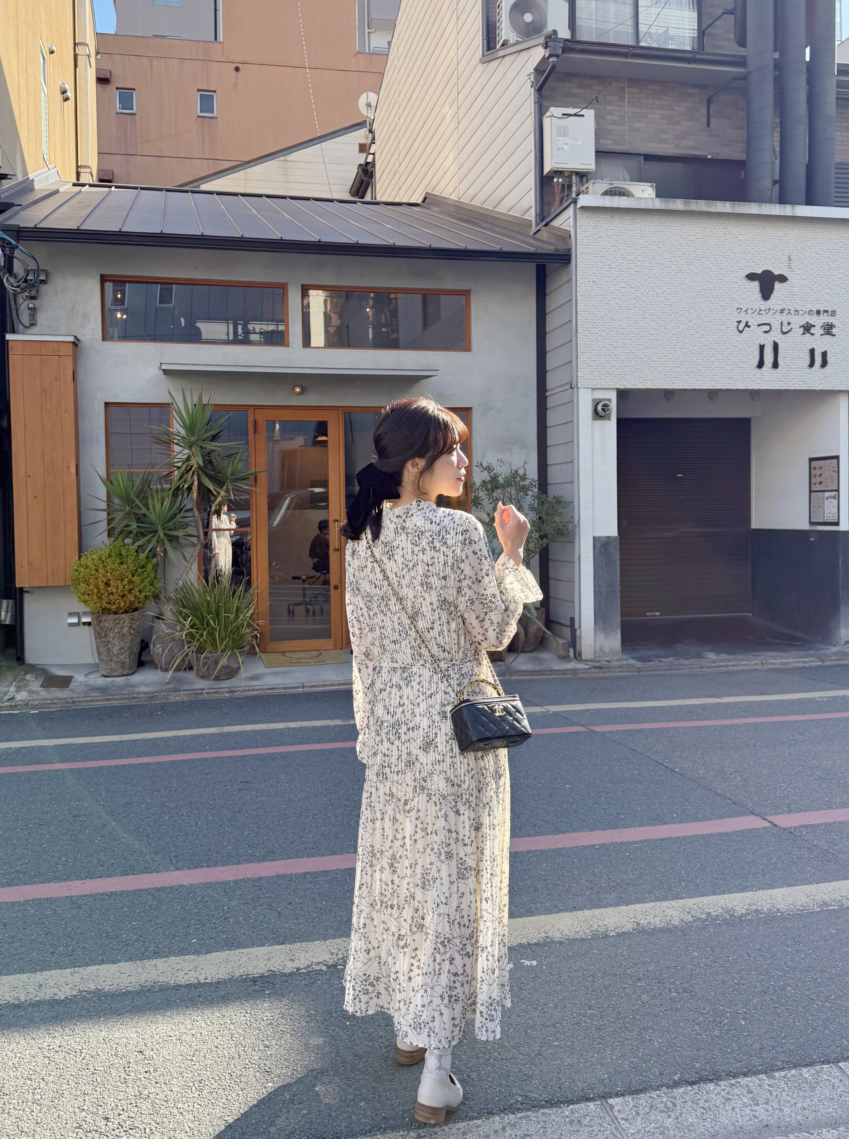 碎花百褶蝴蝶結領帶雪紡連身裙