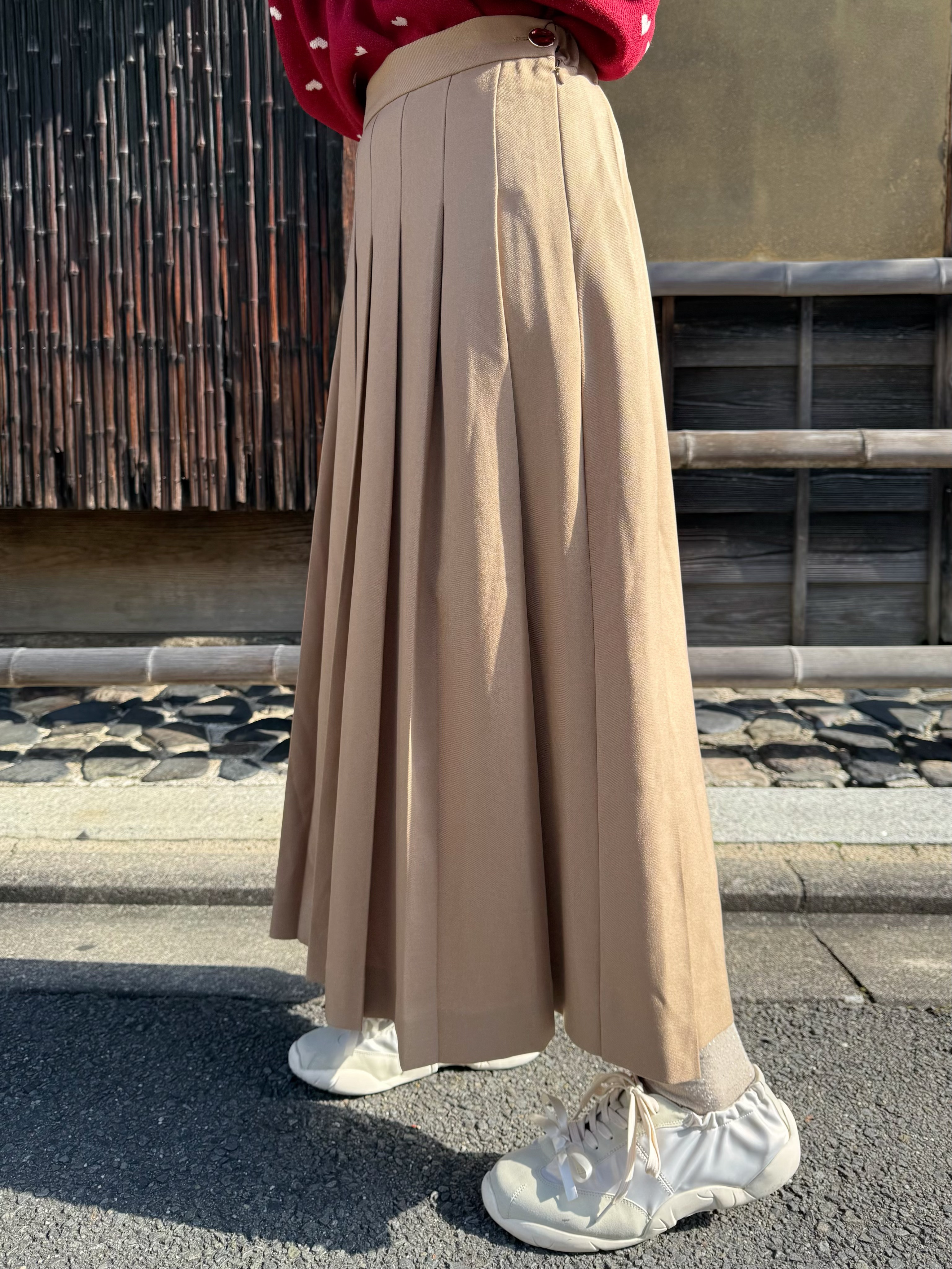 2色•金扣淨色百褶長款半身裙