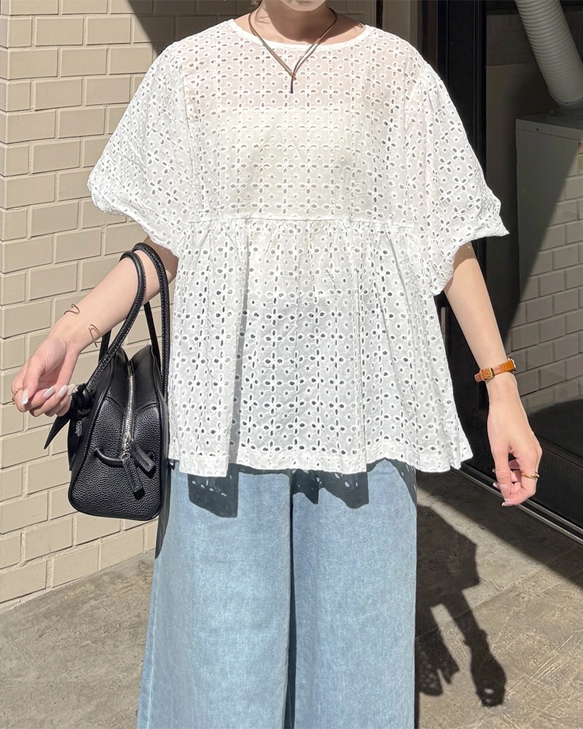 2色•泡泡袖刺繡鏤空綿上衣