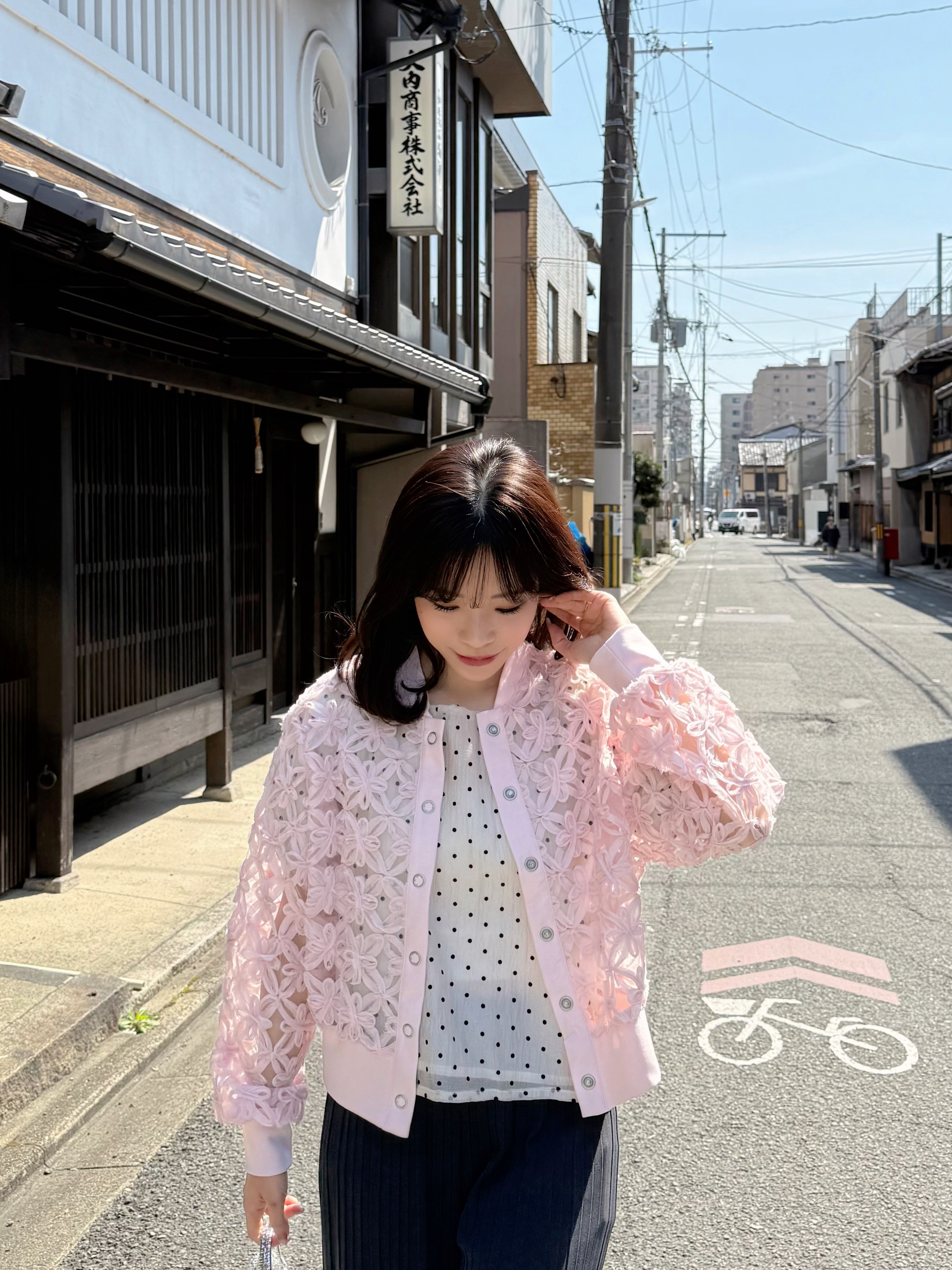 4色．立體紗網花圓領外套