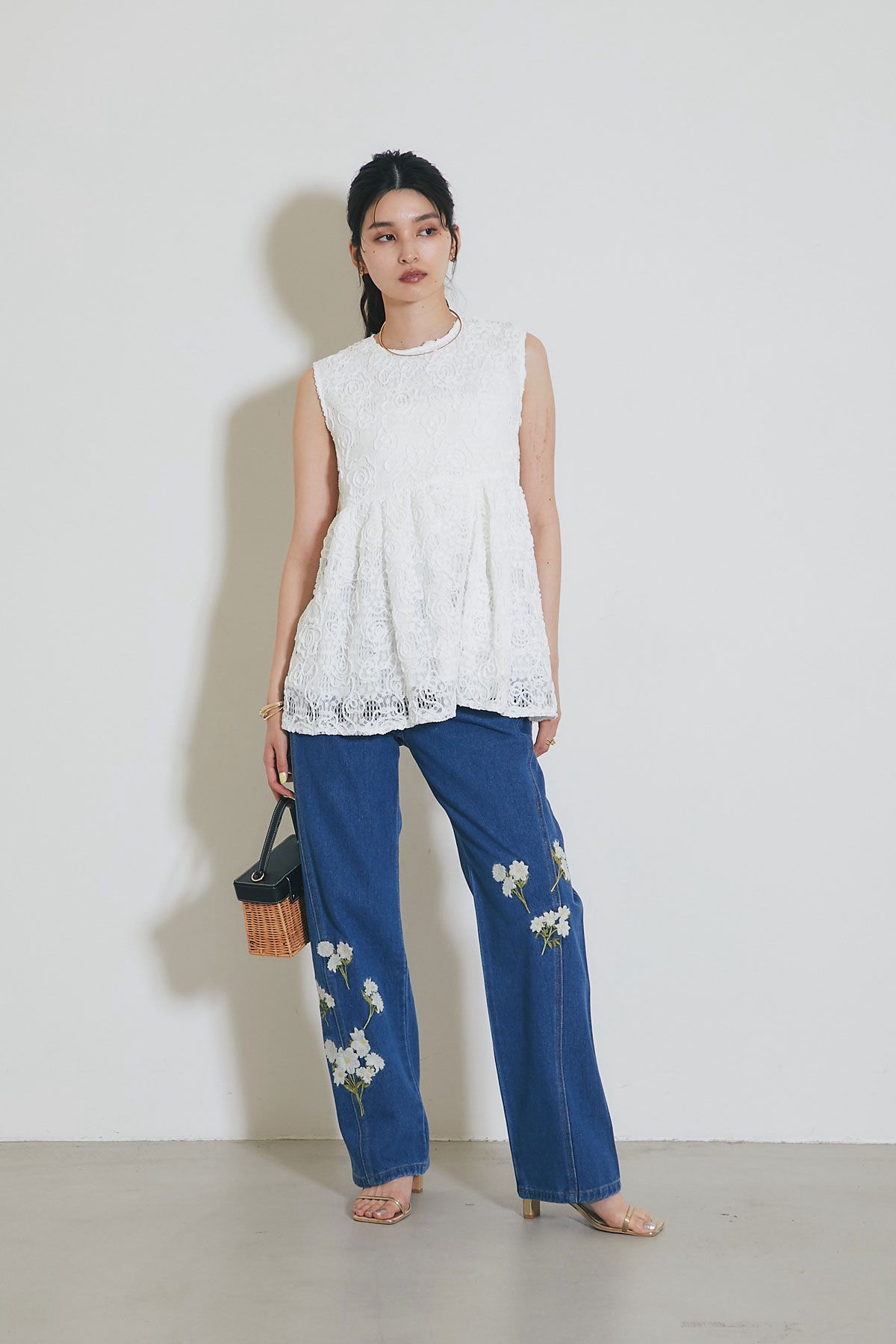 刺繡花闊腳修腳牛仔褲