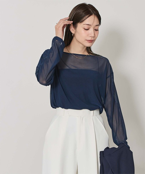 半透款寬領上衣