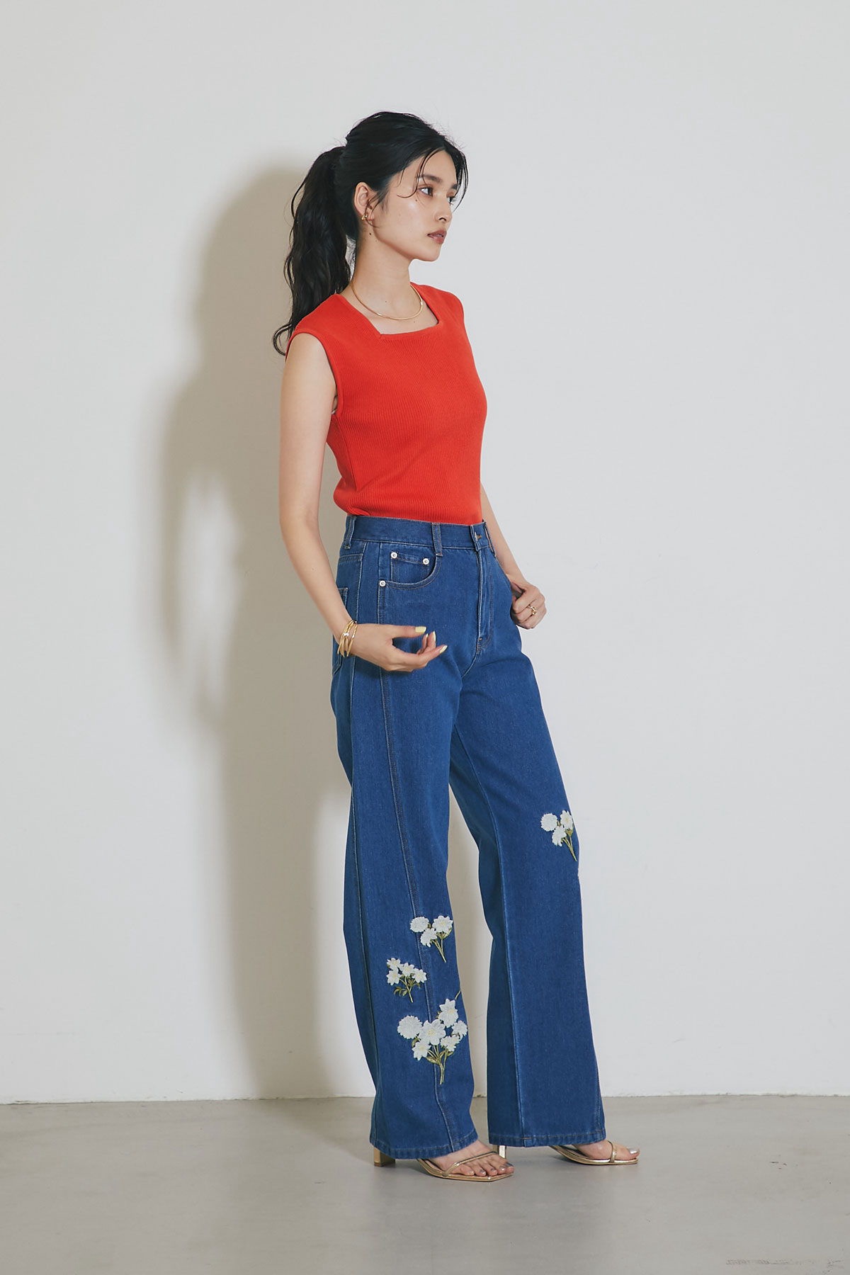 刺繡花闊腳修腳牛仔褲