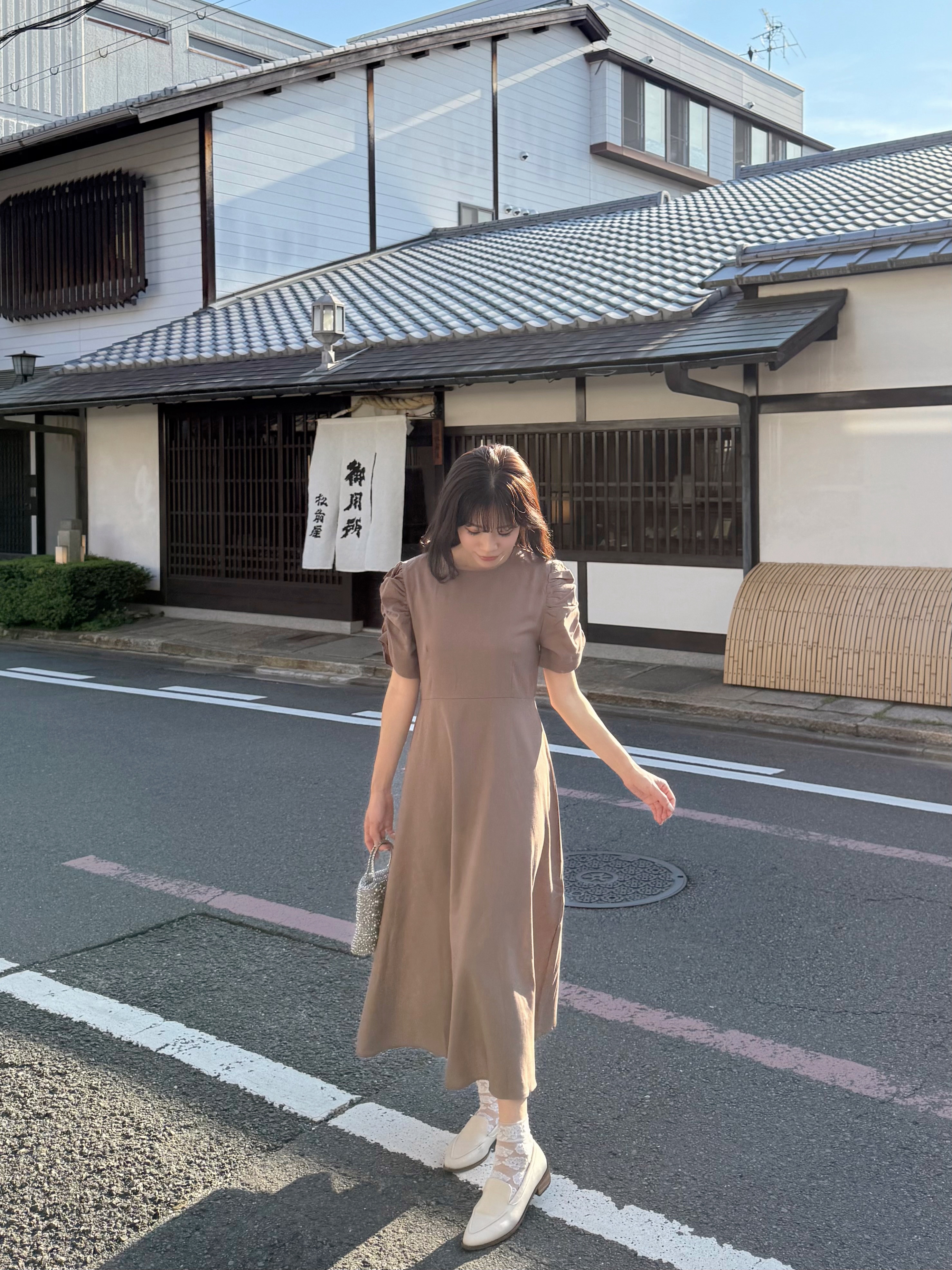 2色•淨色簡約公主袖修腰連身裙