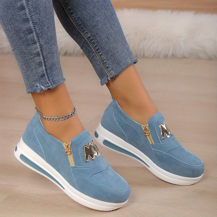 Orthopedic sneakers with a relaxed platform to attract women