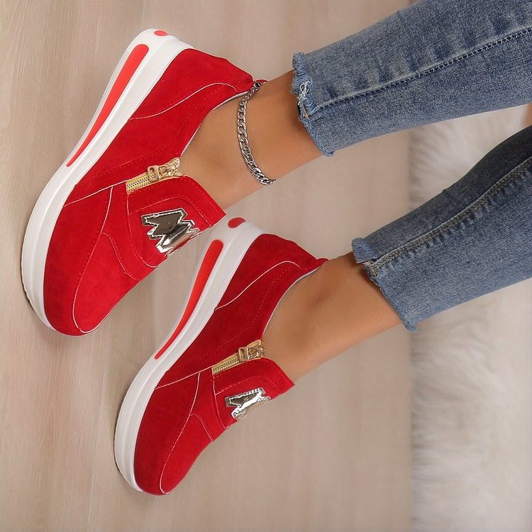 Orthopedic sneakers with a relaxed platform to attract women