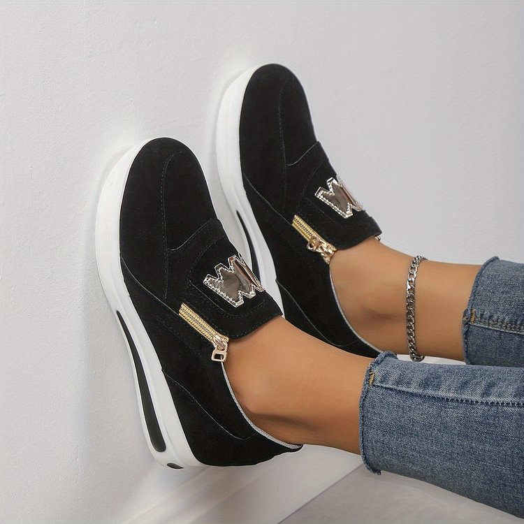Orthopedic sneakers with a relaxed platform to attract women