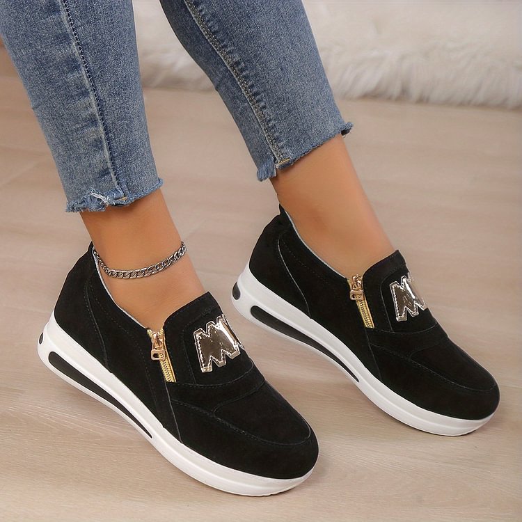 Orthopedic sneakers with a relaxed platform to attract women
