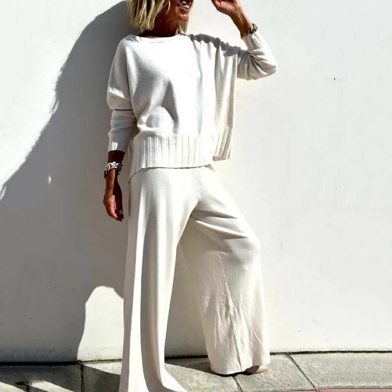 طقم نسائي محبوك أنيق مكون من قطعتين