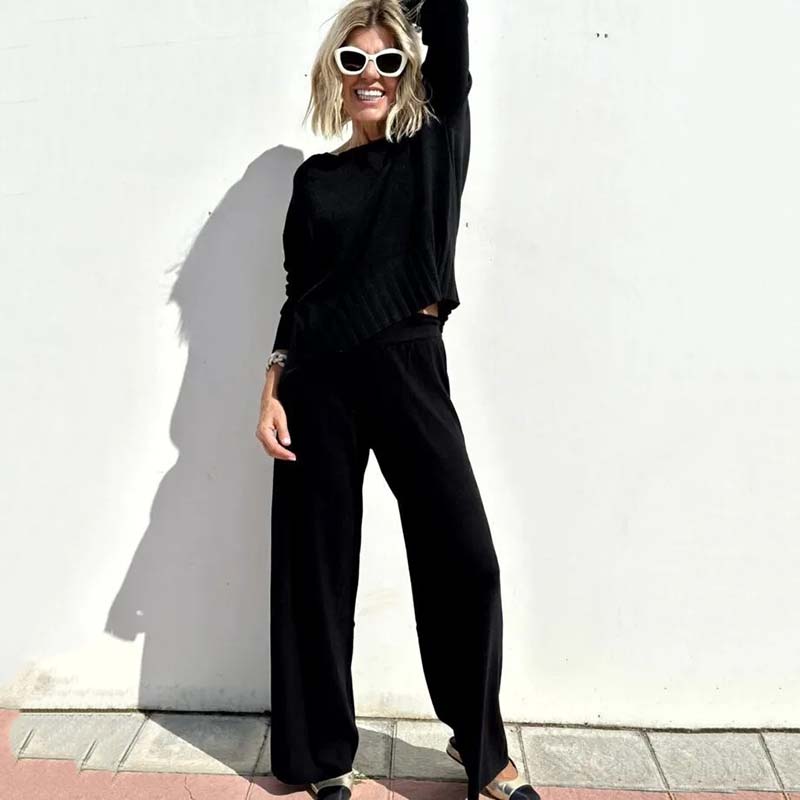 طقم نسائي محبوك أنيق مكون من قطعتين