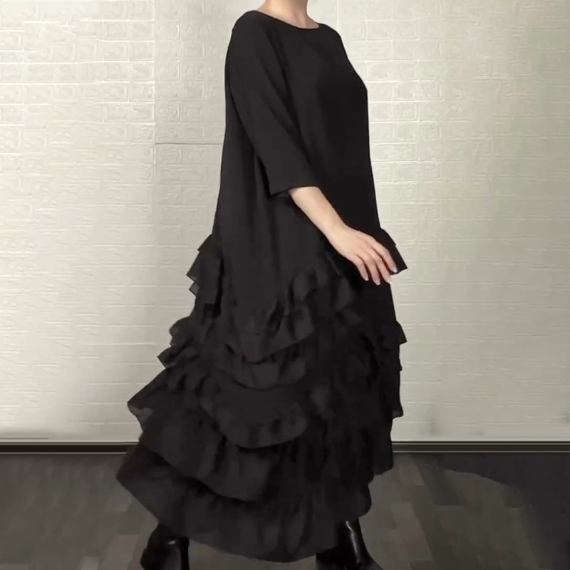 فستان فضفاض كبير الحجم بطبقات من الكشكشة