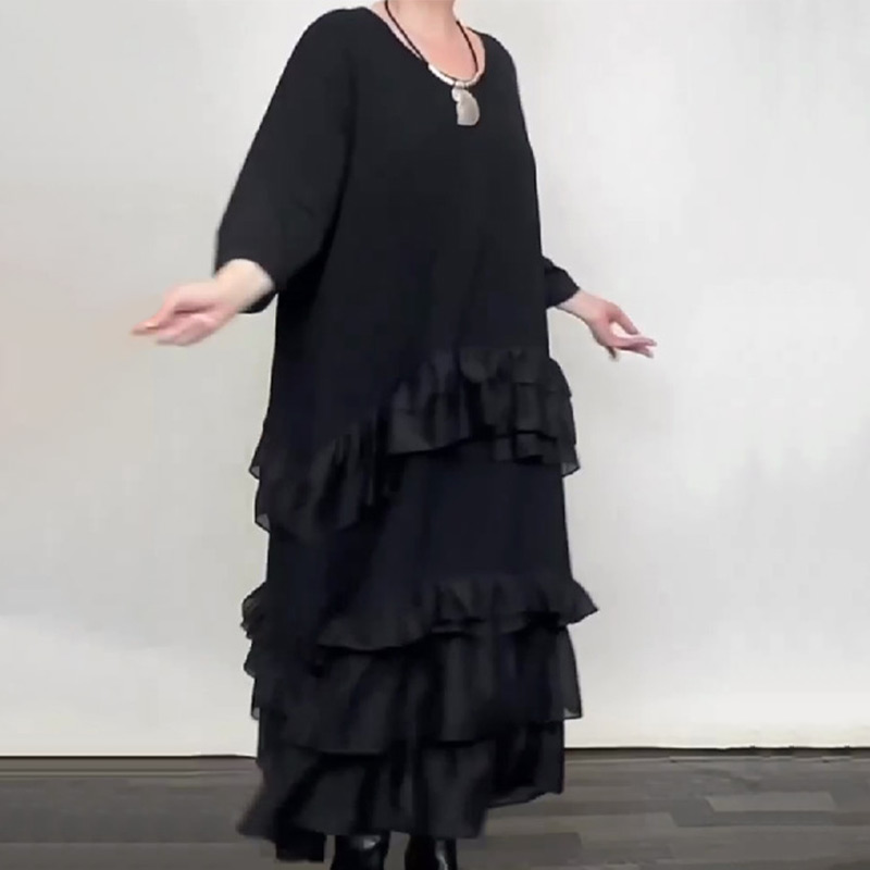 فستان فضفاض كبير الحجم بطبقات من الكشكشة