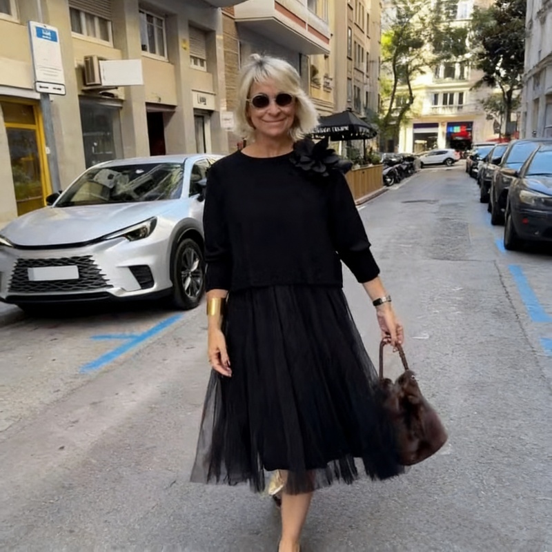 طقم من قطعتين من بلوزات نسائية بأكمام طويلة وفستان بلا أكمام