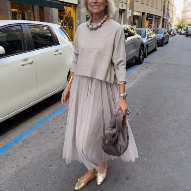 طقم من قطعتين من بلوزات نسائية بأكمام طويلة وفستان بلا أكمام