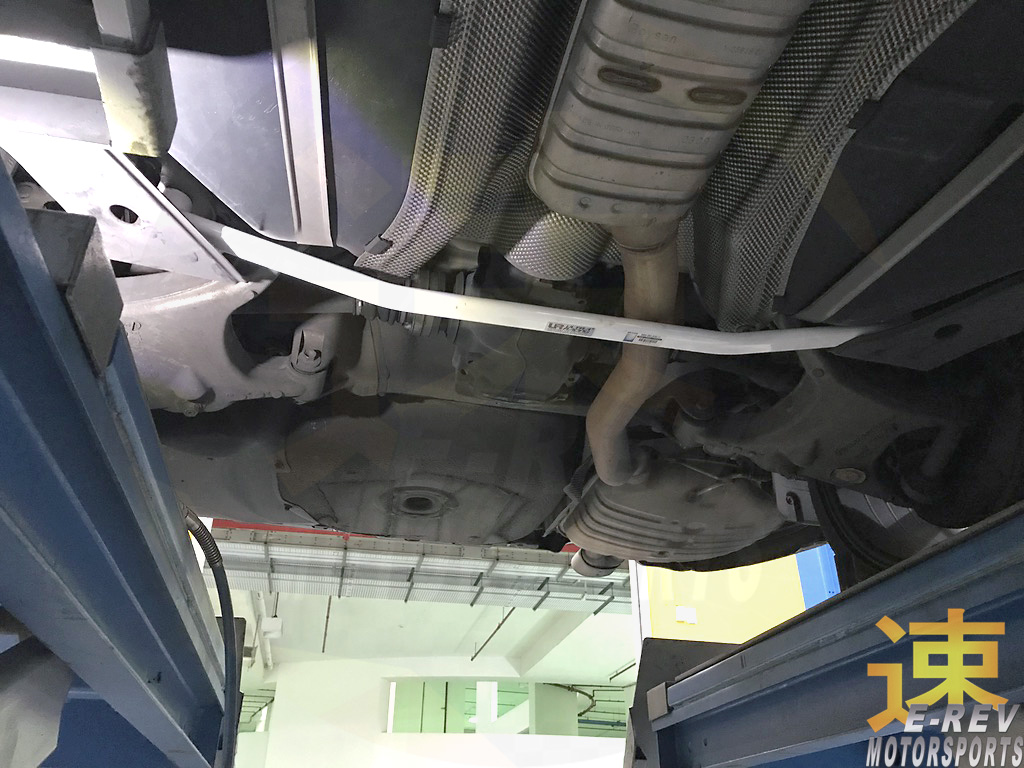 BMW E60 (525i) / (530i) / (535i) Rear Lower Arm Bar 2PT