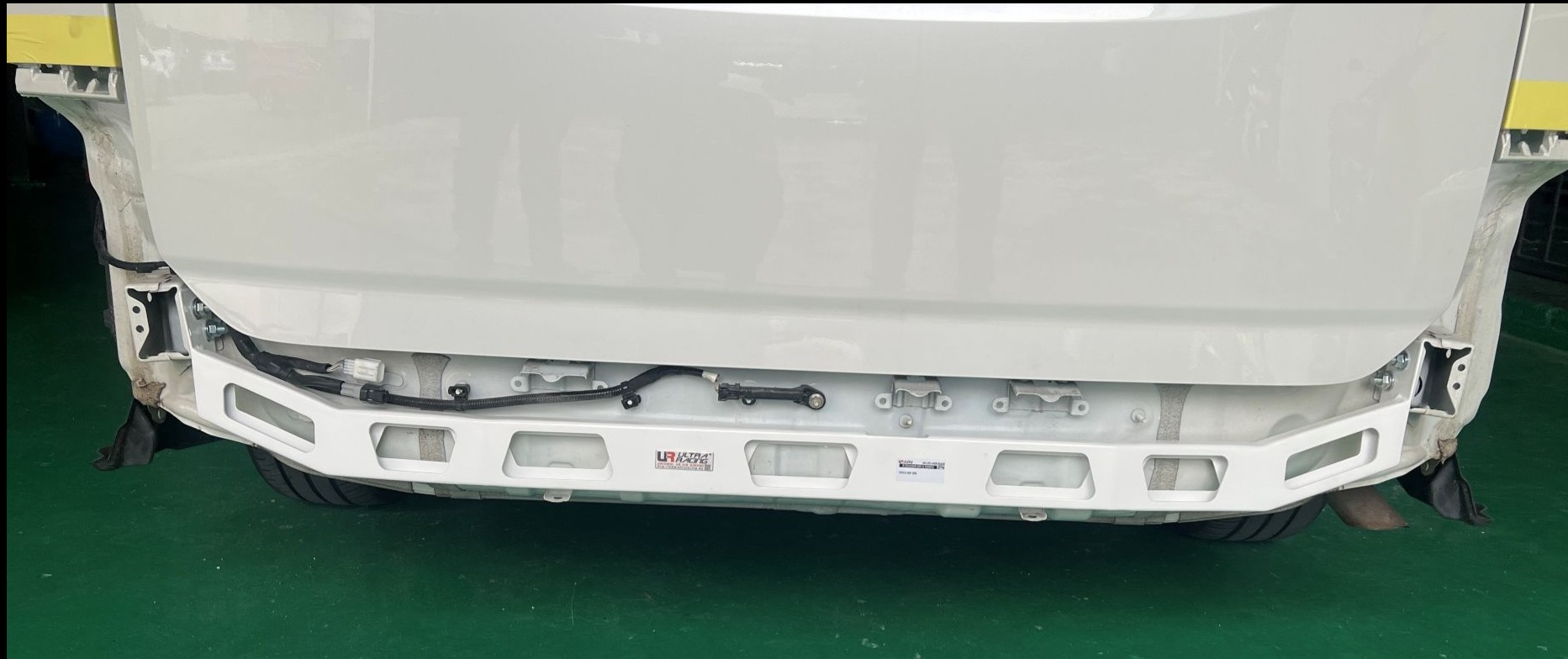 Toyota Noah R90 / Voxy R90 / Landy R90 Rear Anti Collision Bar 2PT